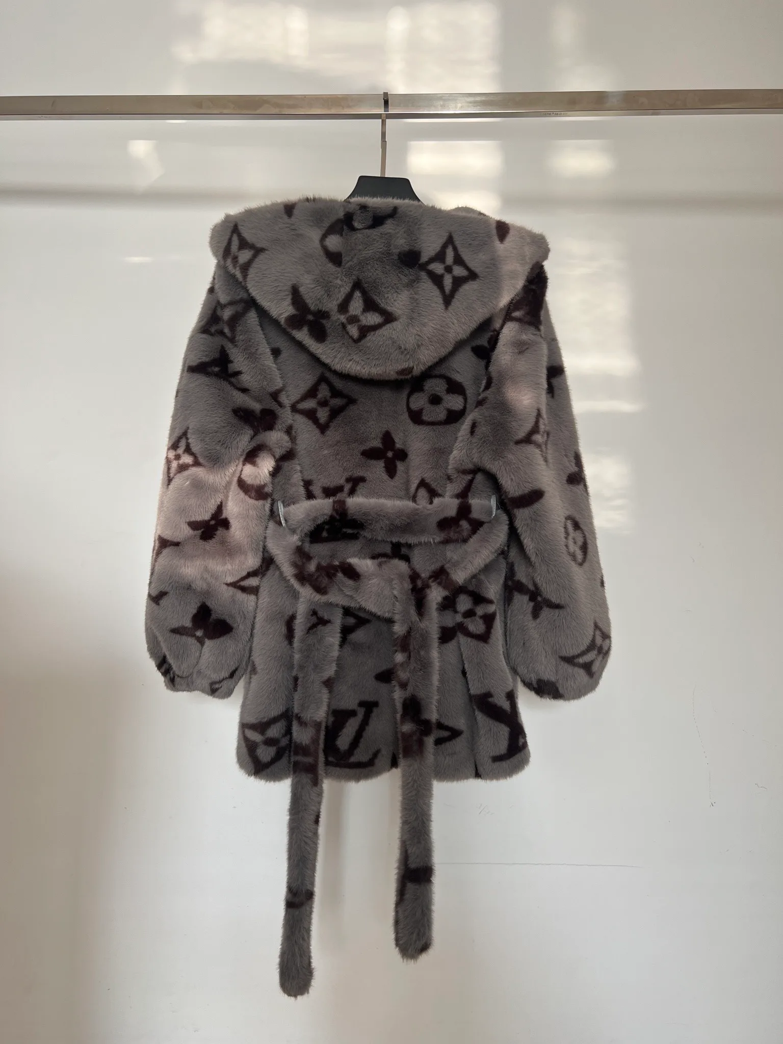 Шубы Женские Louis Vuitton 151009