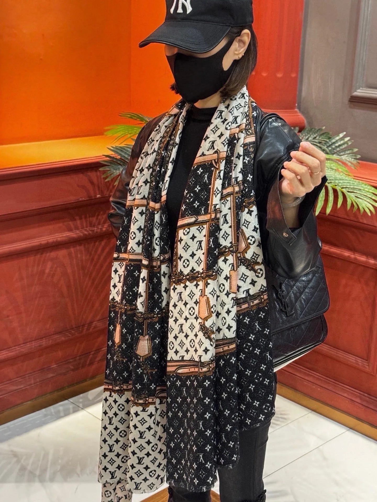Шарфы Louis Vuitton 17673157