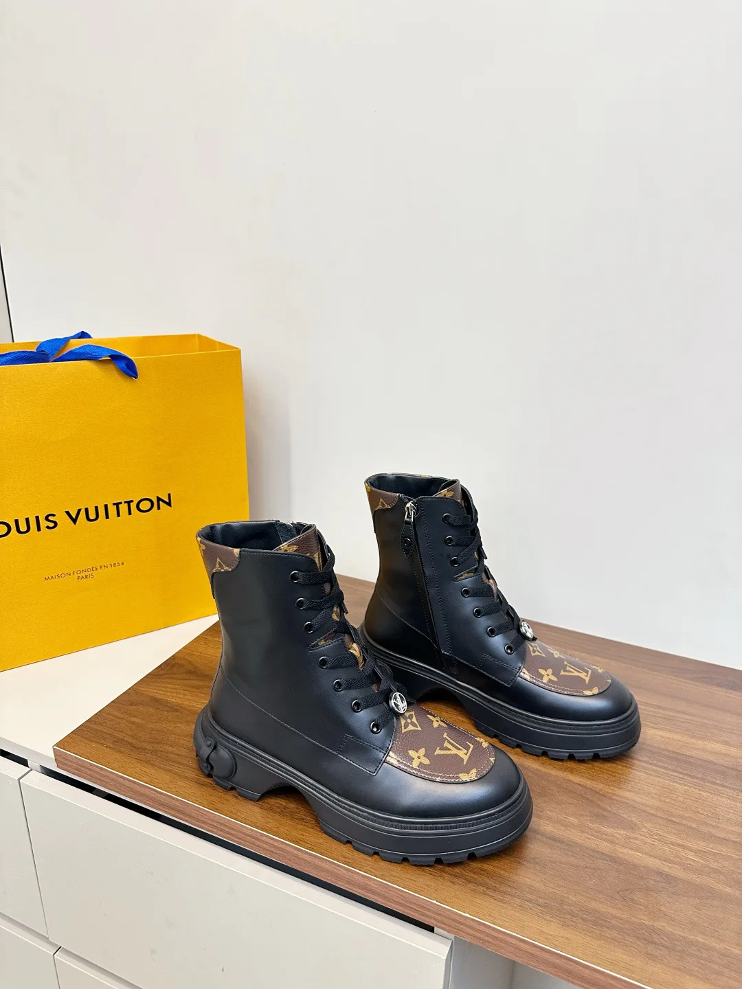 Ботинки Женские Louis Vuitton 19142495