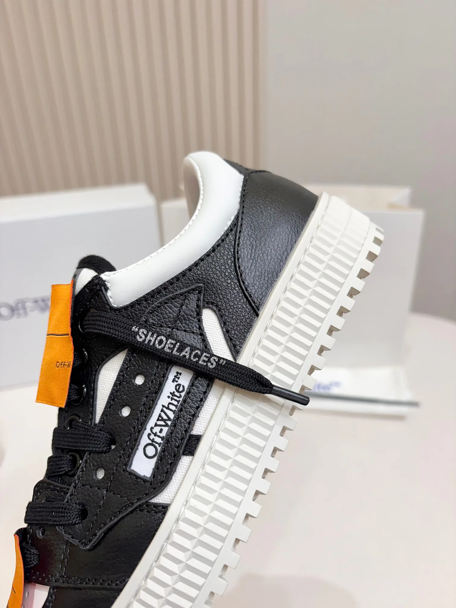 Кроссовки Женские Off-White 18103210