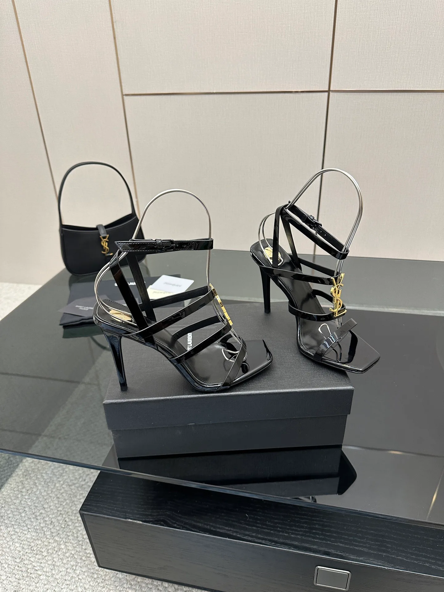 Босоножки Женские Saint Laurent 13164403