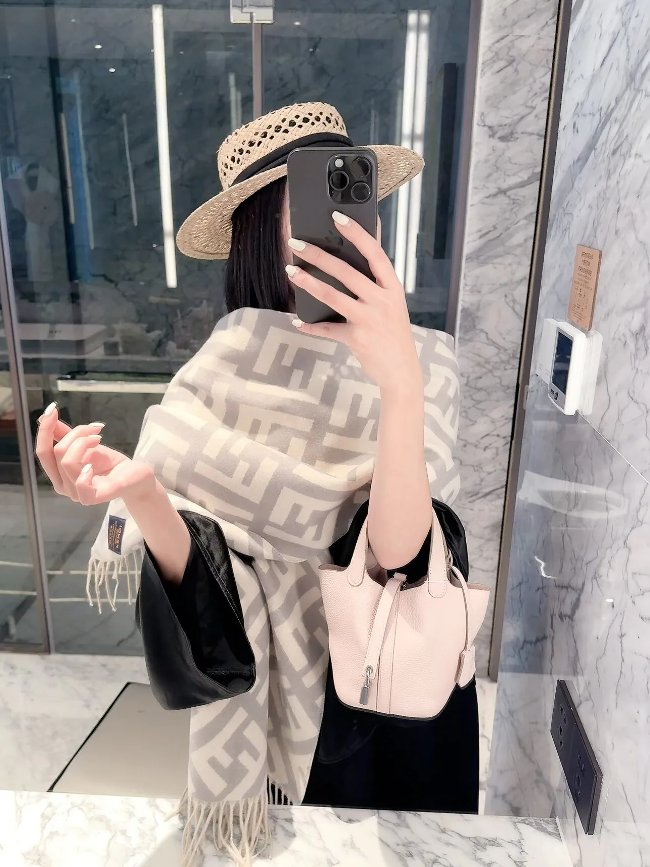 Шарфы Fendi 18322535
