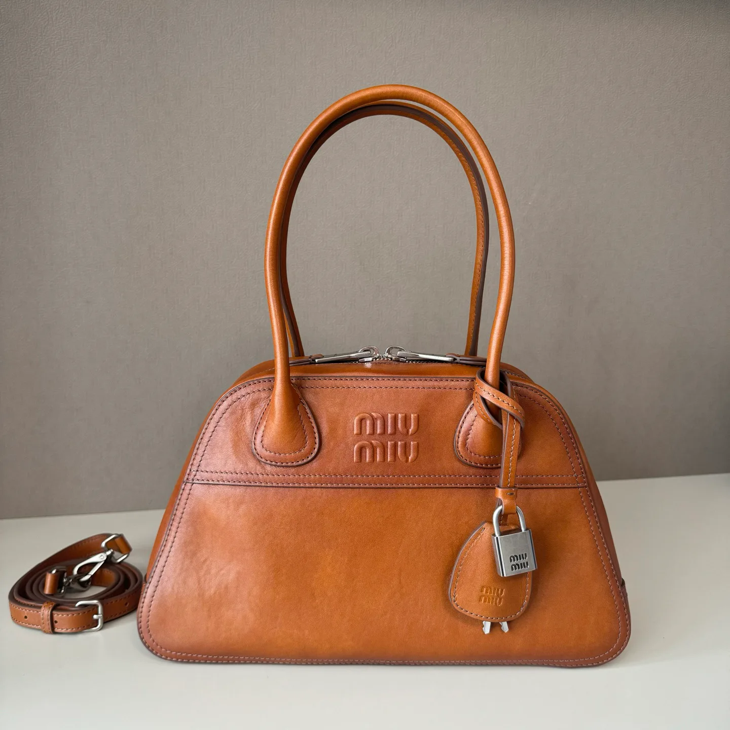 Классические Сумки Женские Miu Miu 11889652
