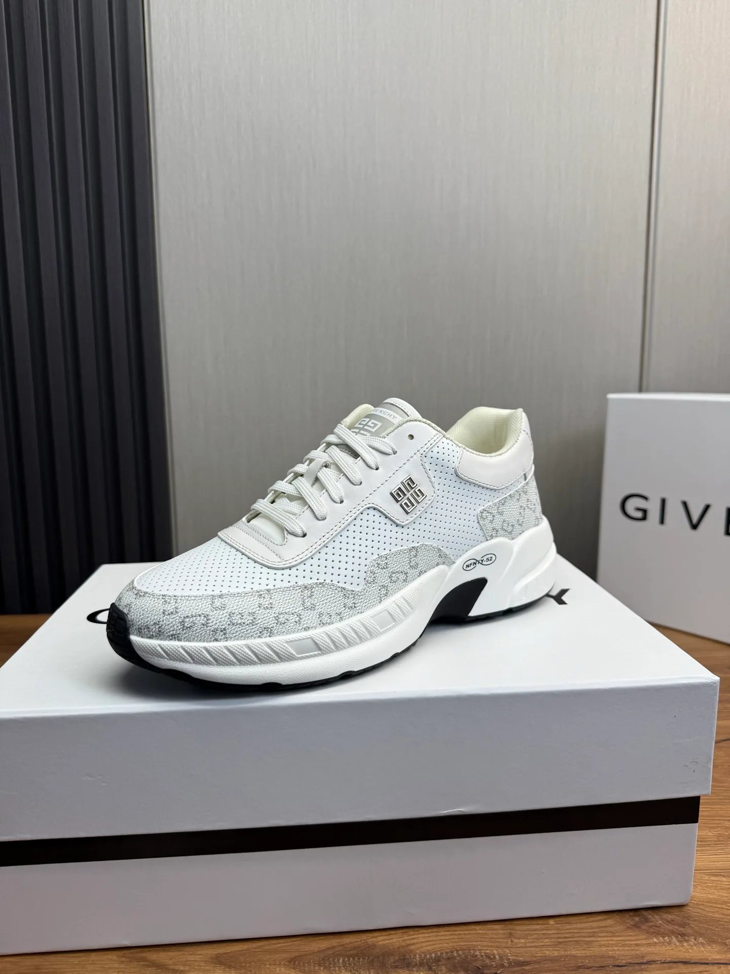 Кроссовки Мужские Givenchy 2380935