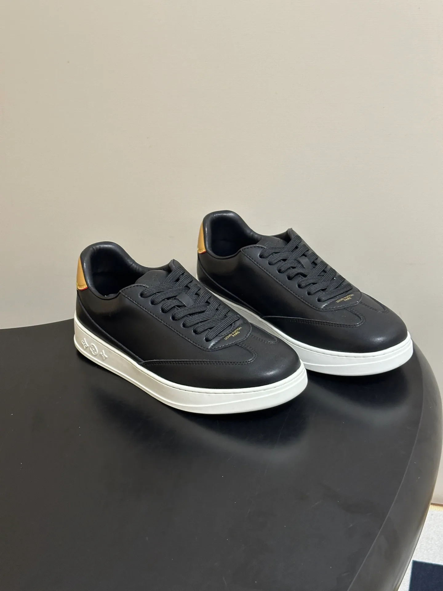 Кроссовки Мужские Louis Vuitton 18340906