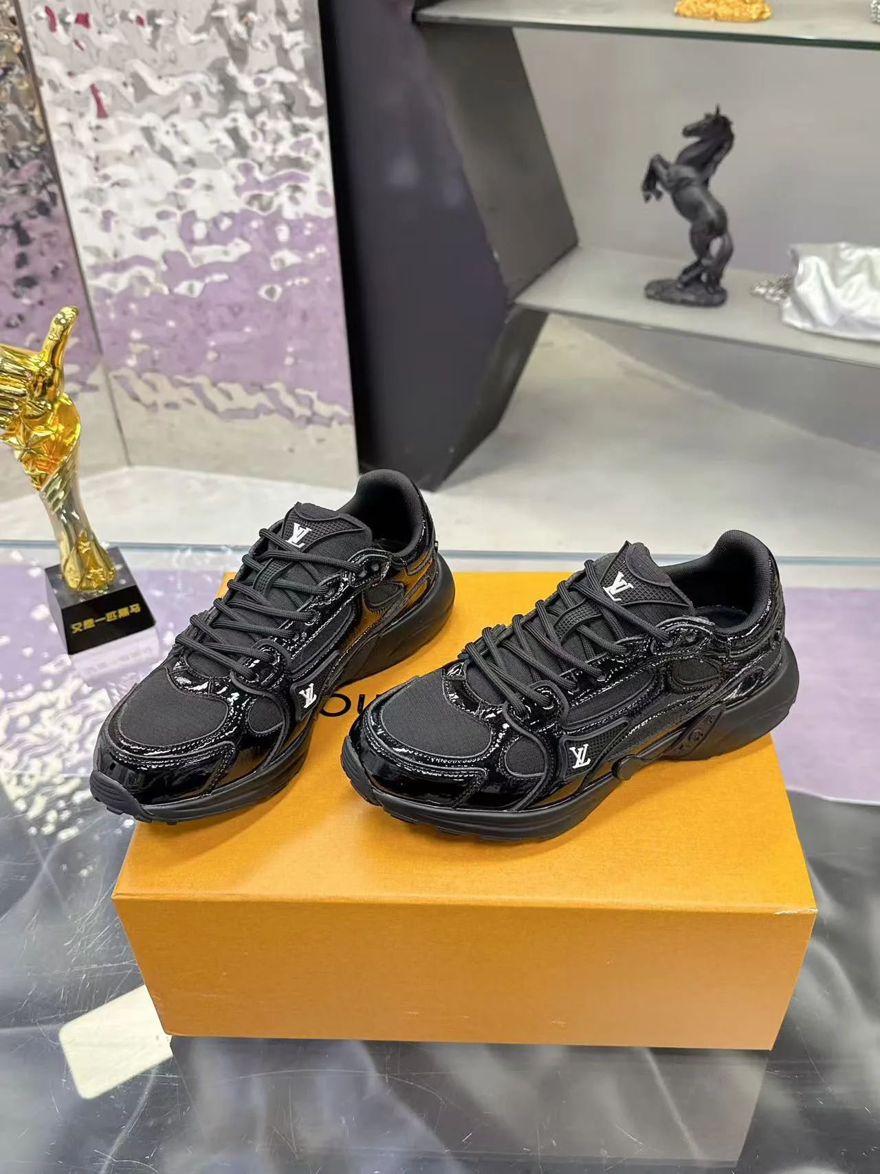 Кроссовки Женские Louis Vuitton 17530422