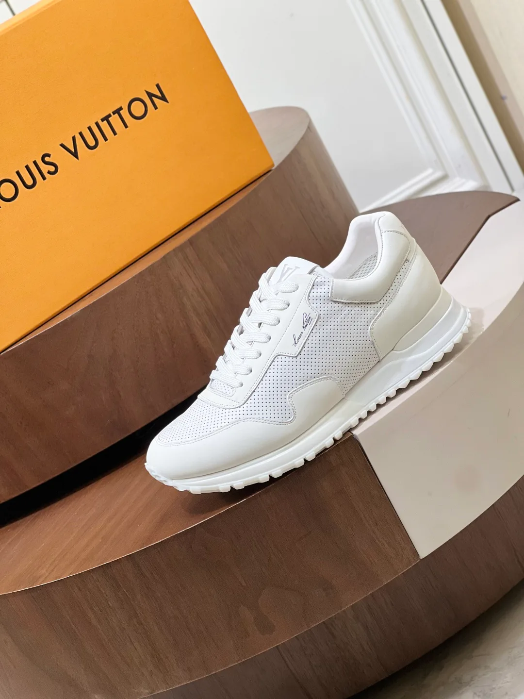 Кроссовки Мужские Louis Vuitton 18039350
