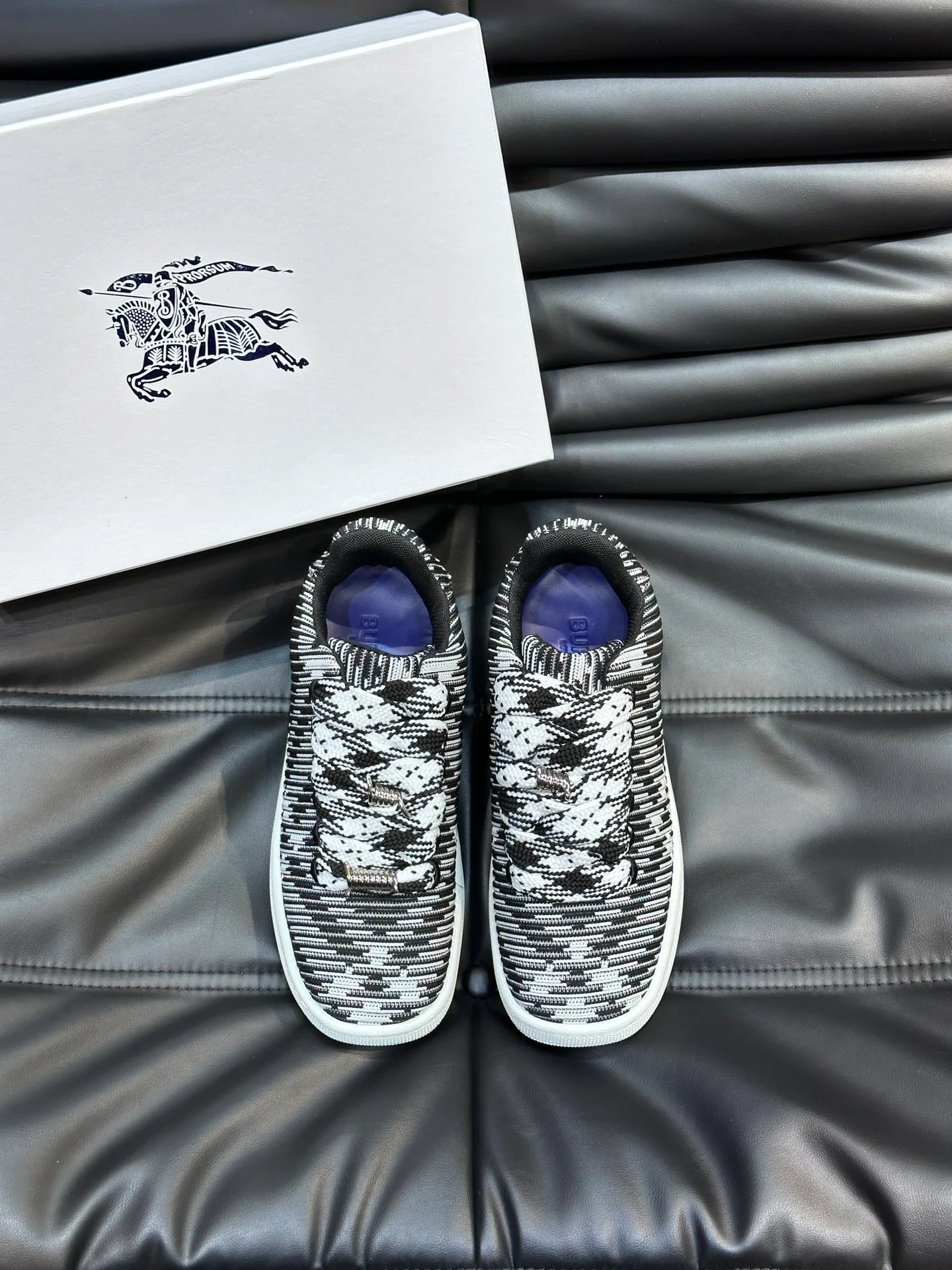 Кроссовки Женские Burberry 18744099