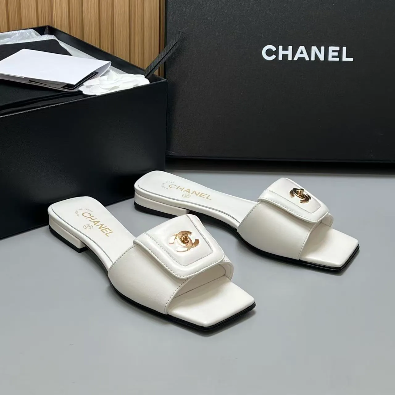 Шлепанцы Женские Chanel 11709164
