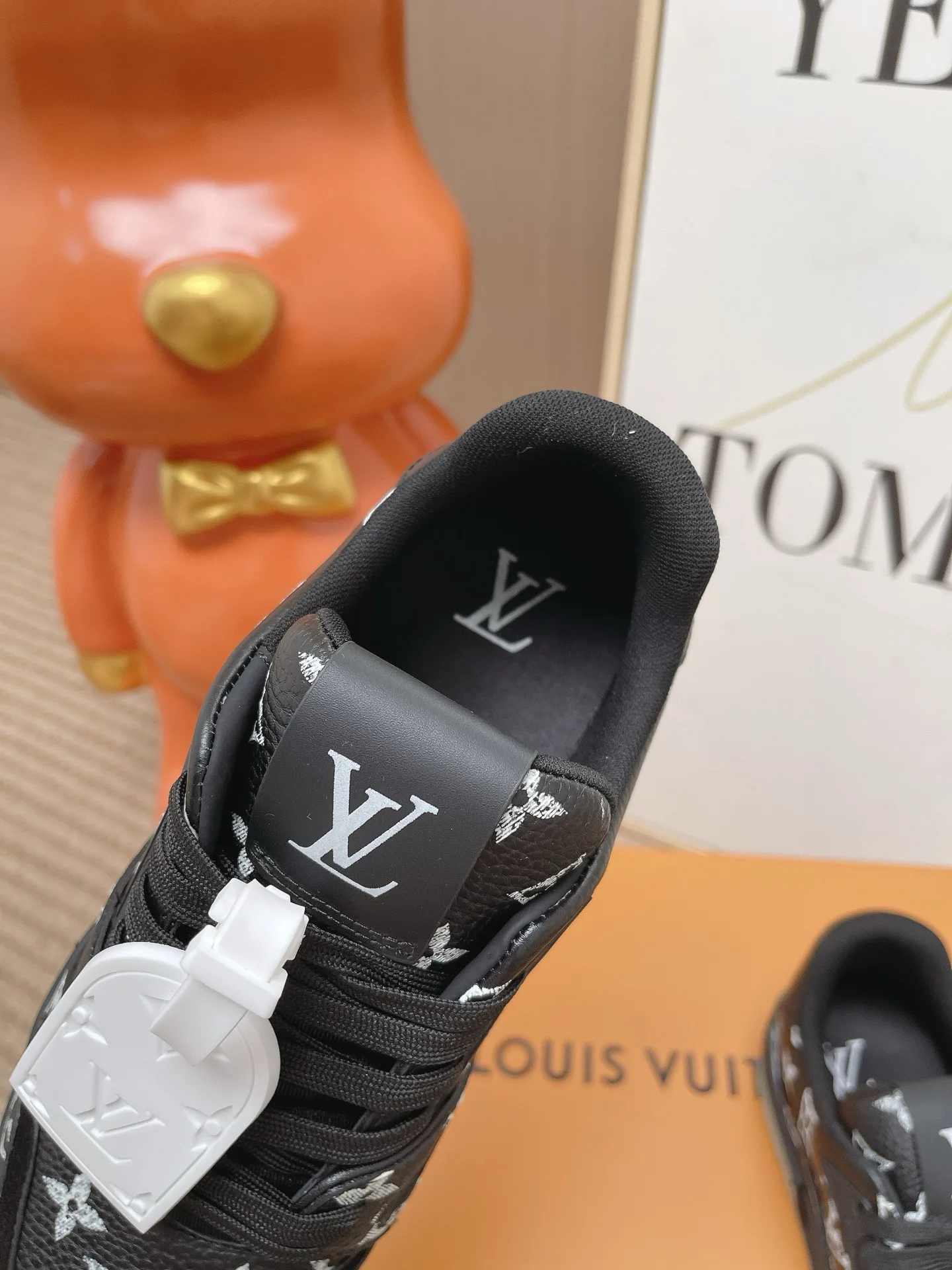 Кроссовки Женские Louis Vuitton 18810916