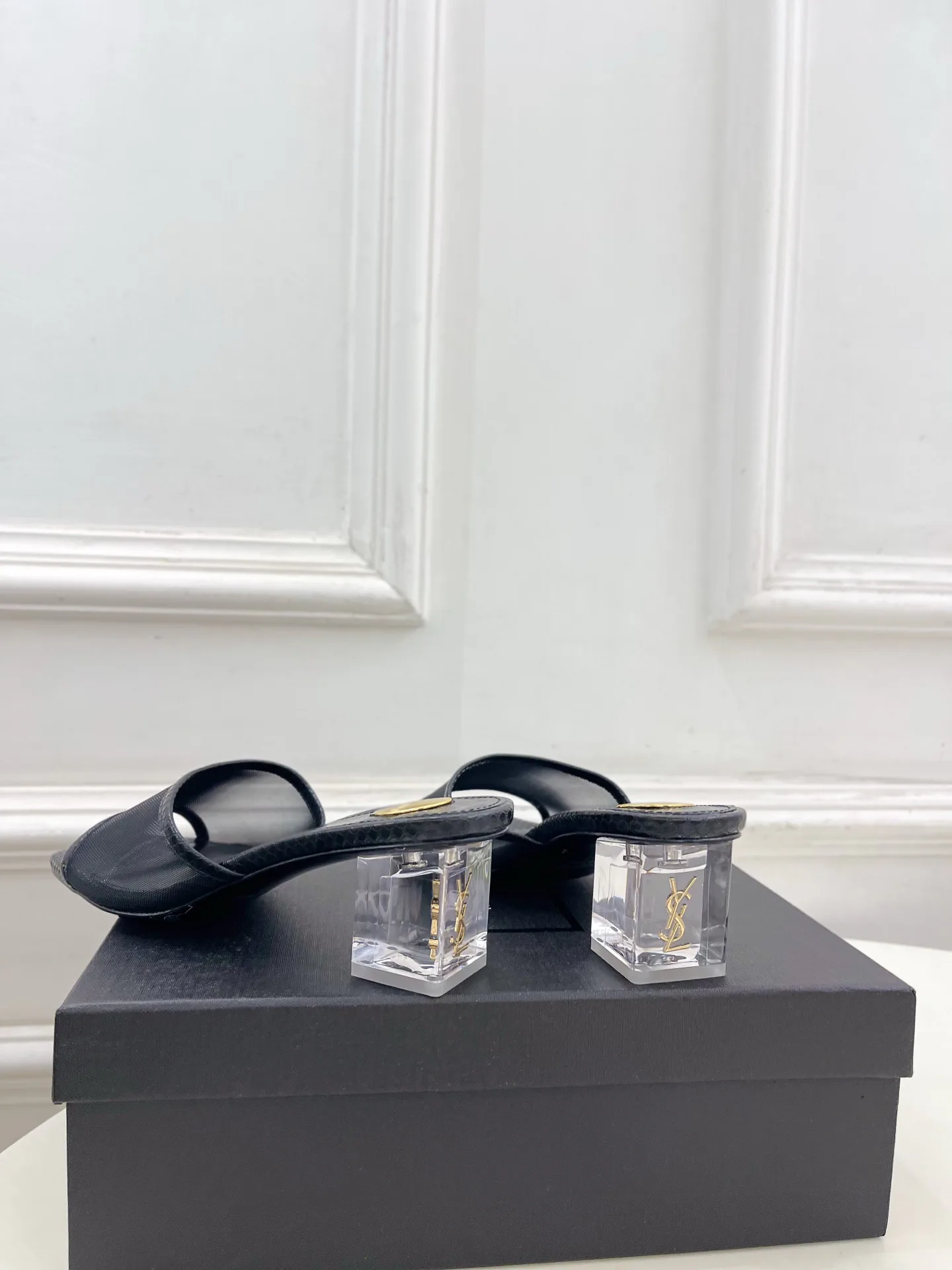Босоножки Женские Saint Laurent 17506897