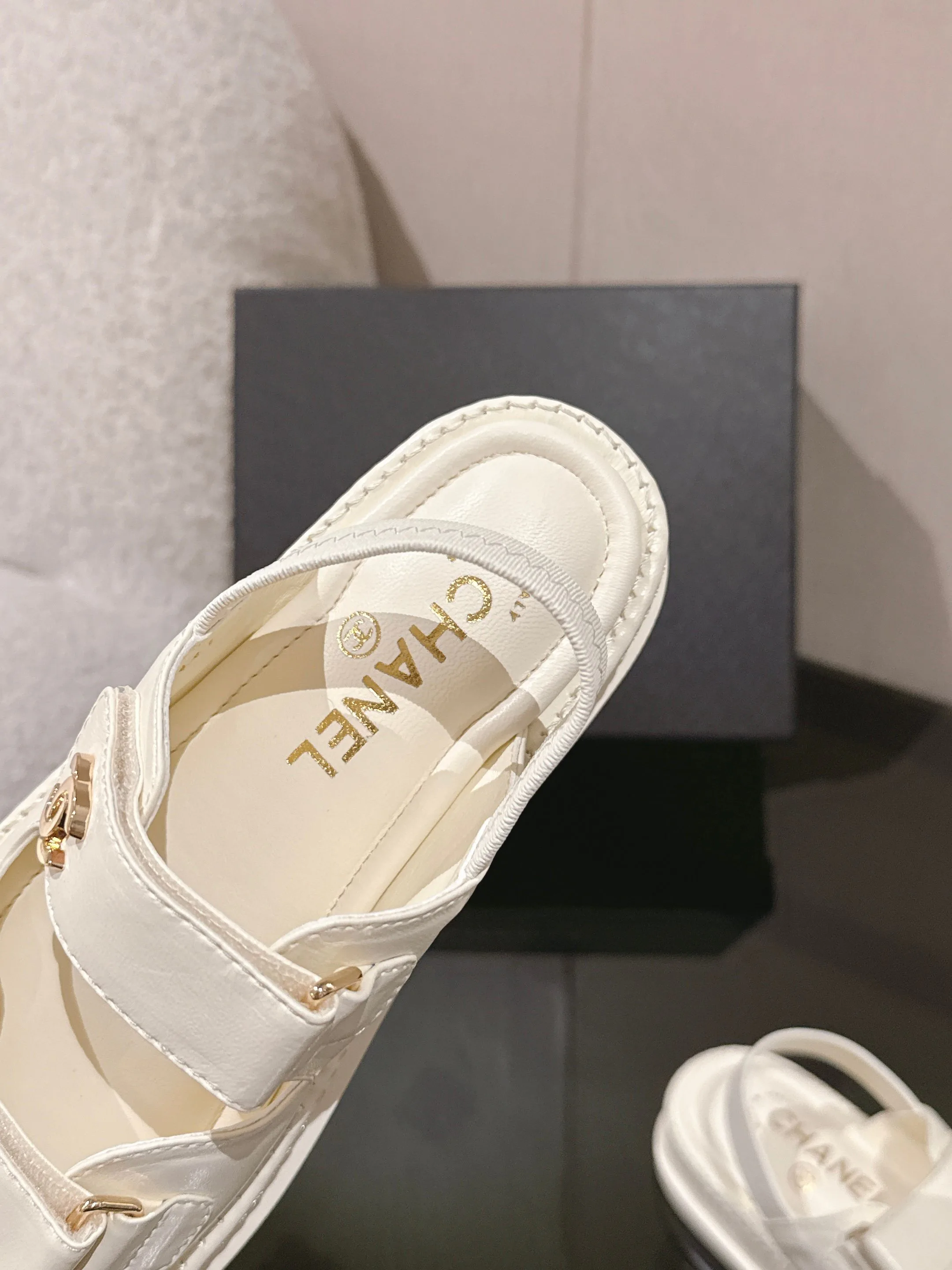 Сандалии Женские Chanel 13571420