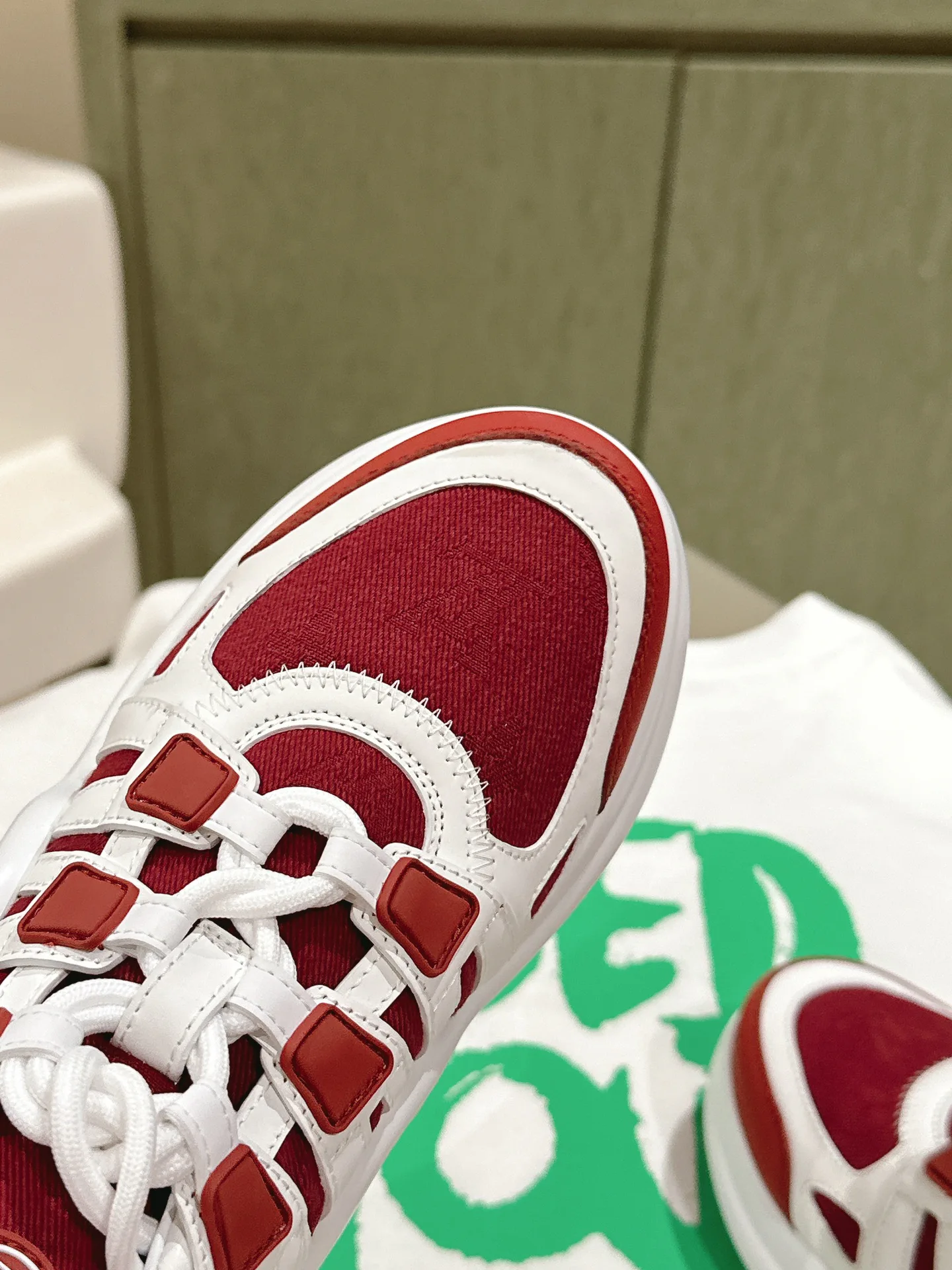 Кроссовки Женские Louis Vuitton 10840494