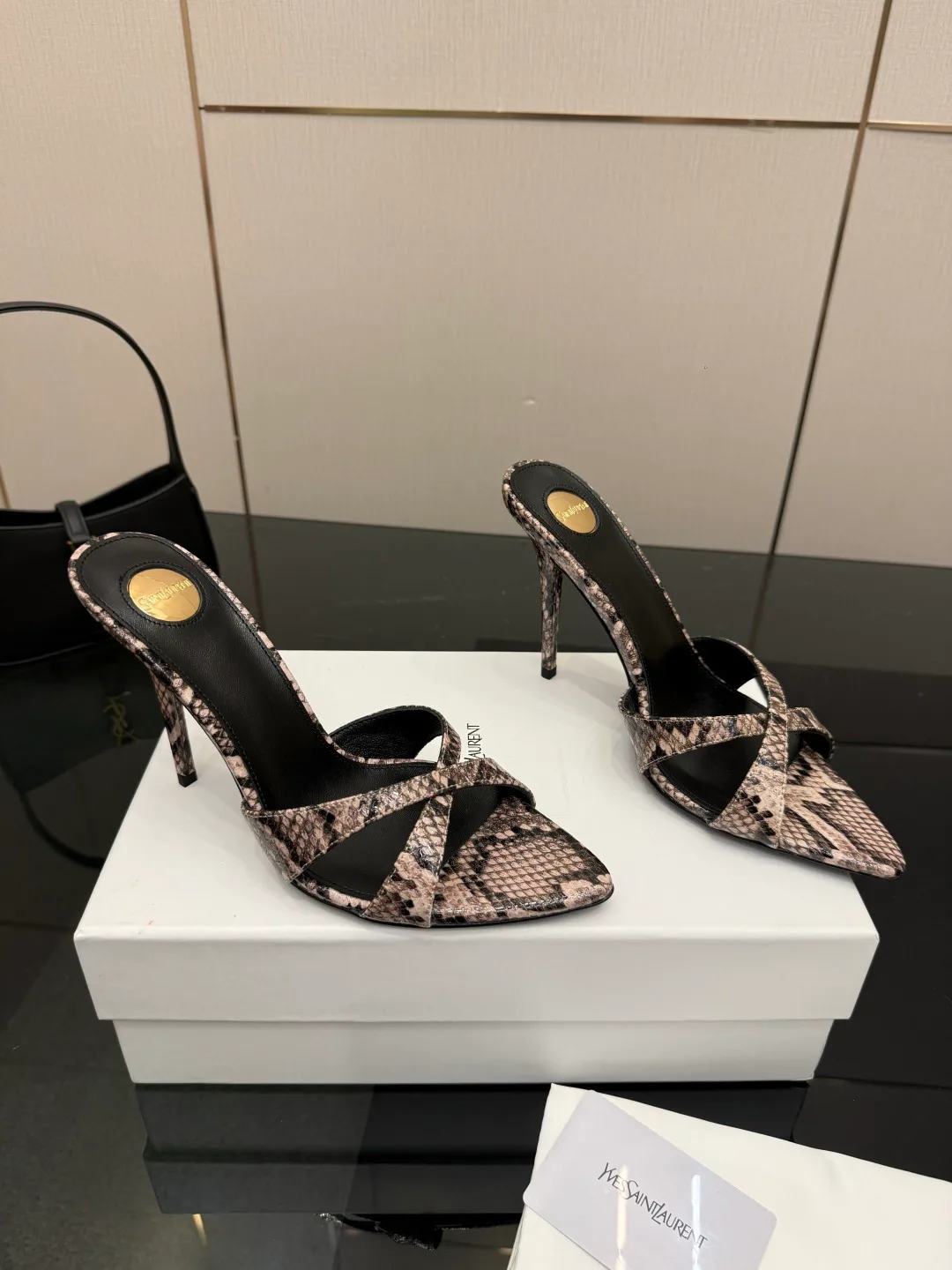Босоножки Женские Saint Laurent 11424893