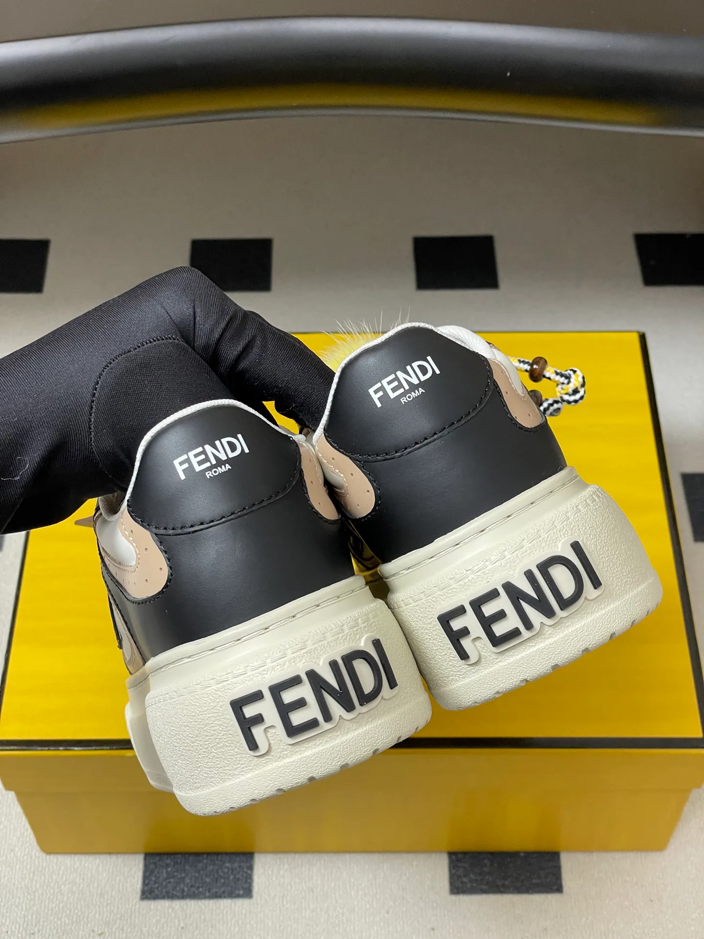 Кроссовки Женские Fendi 436200