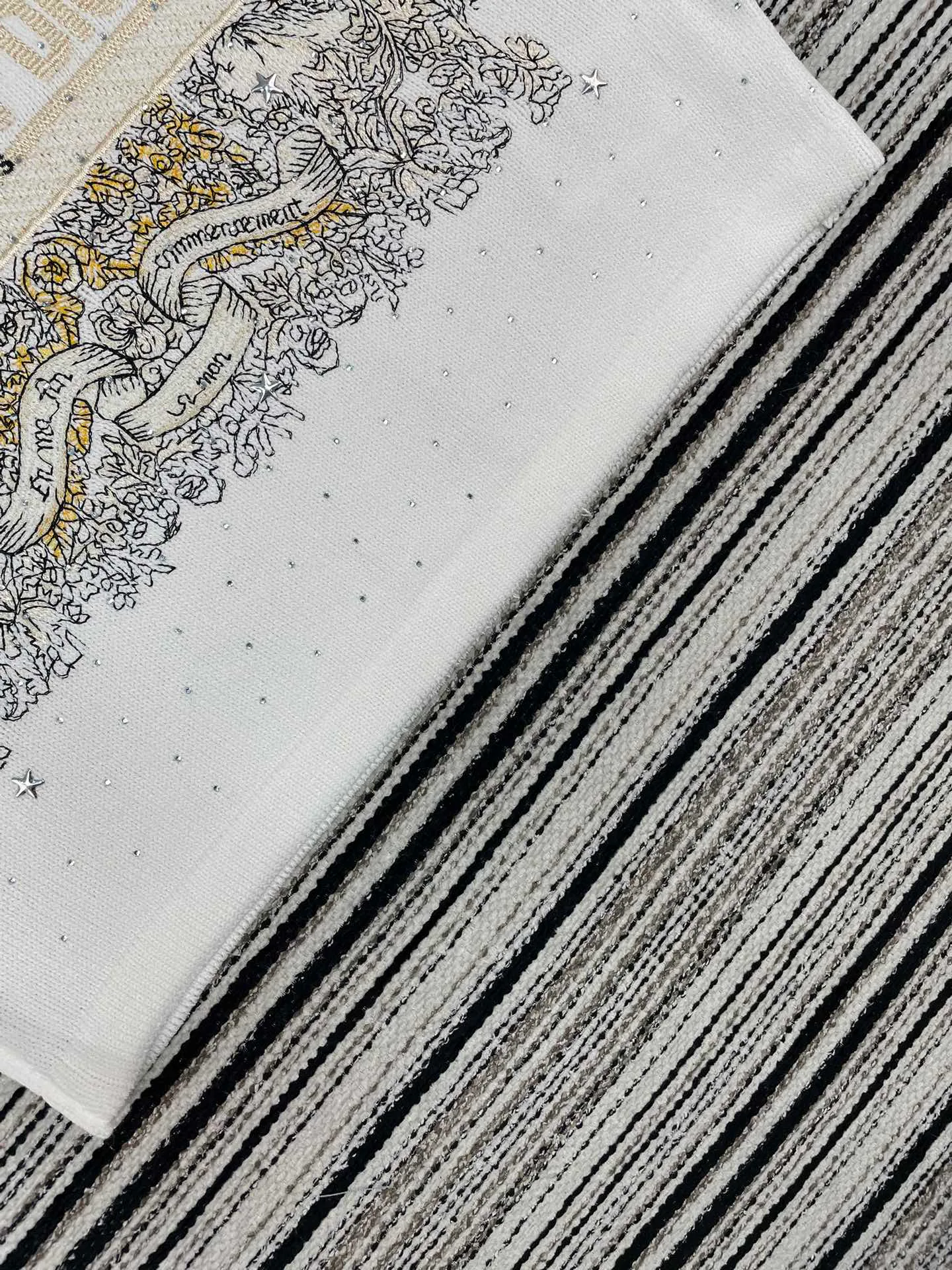 Жилеты Женские Christian Dior 11429309