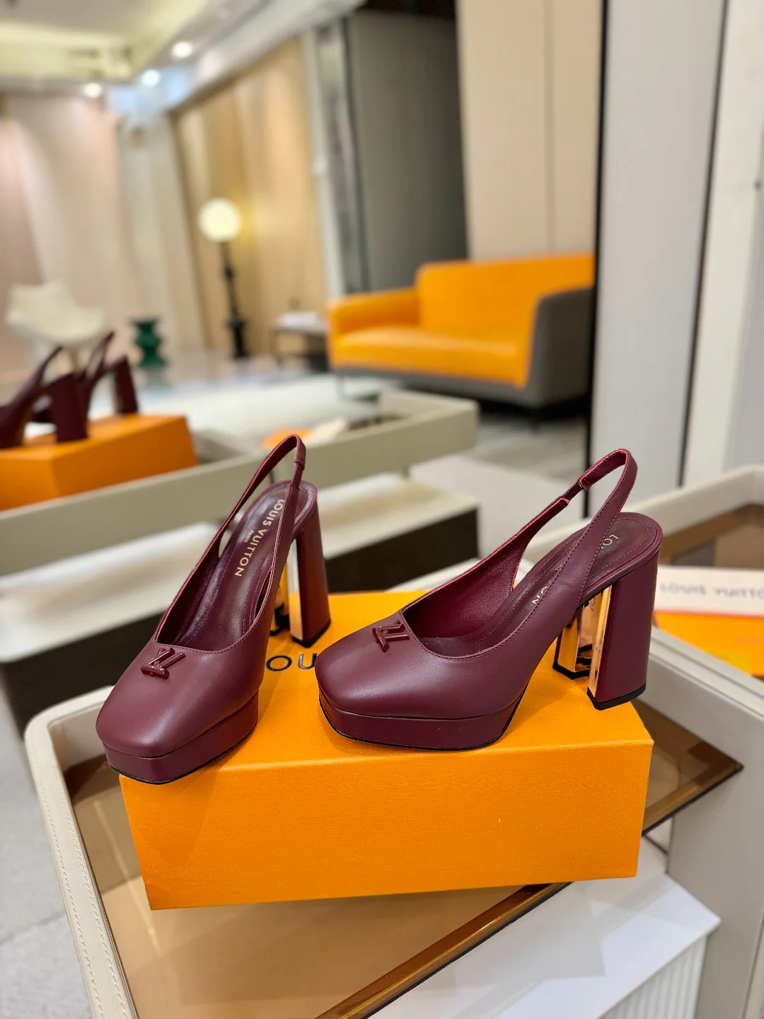 Туфли Женские Louis Vuitton 10910194