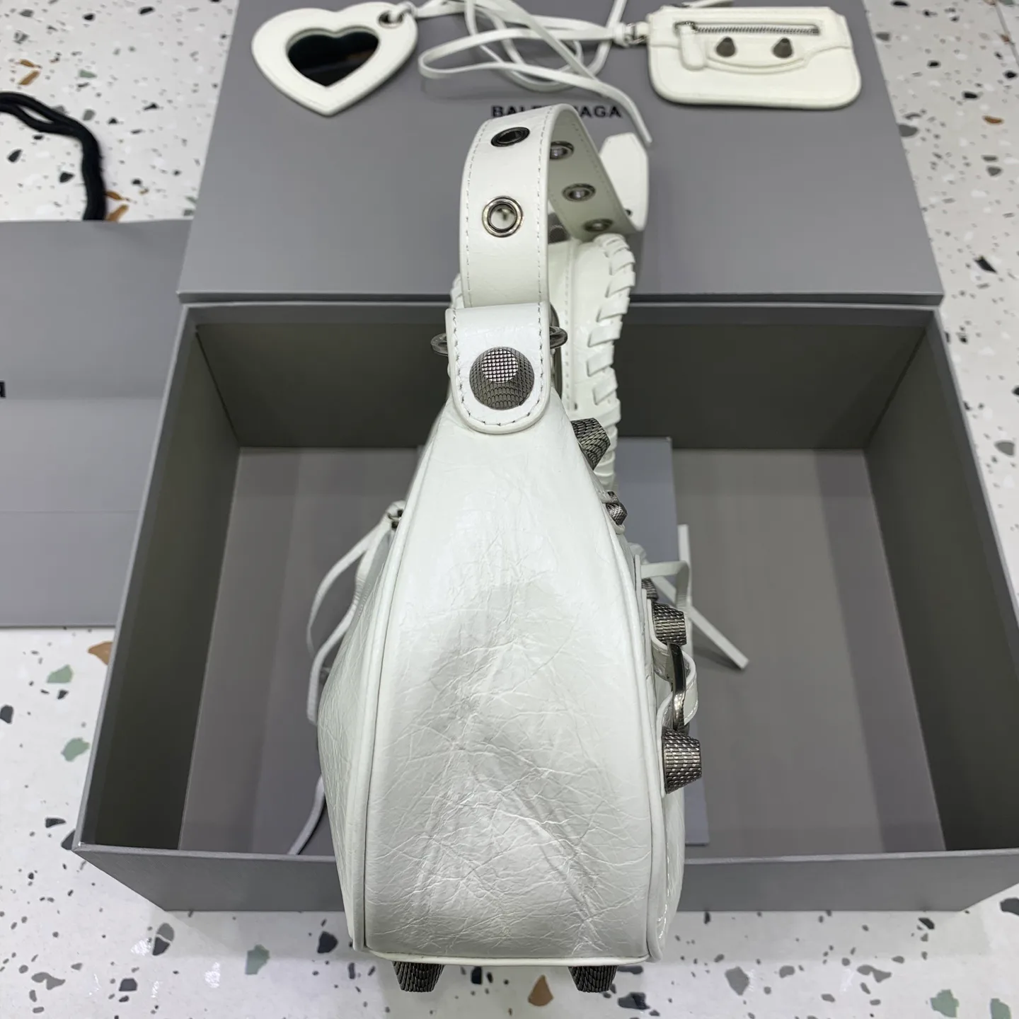 Сумки На Ремне Женские Balenciaga 11479407