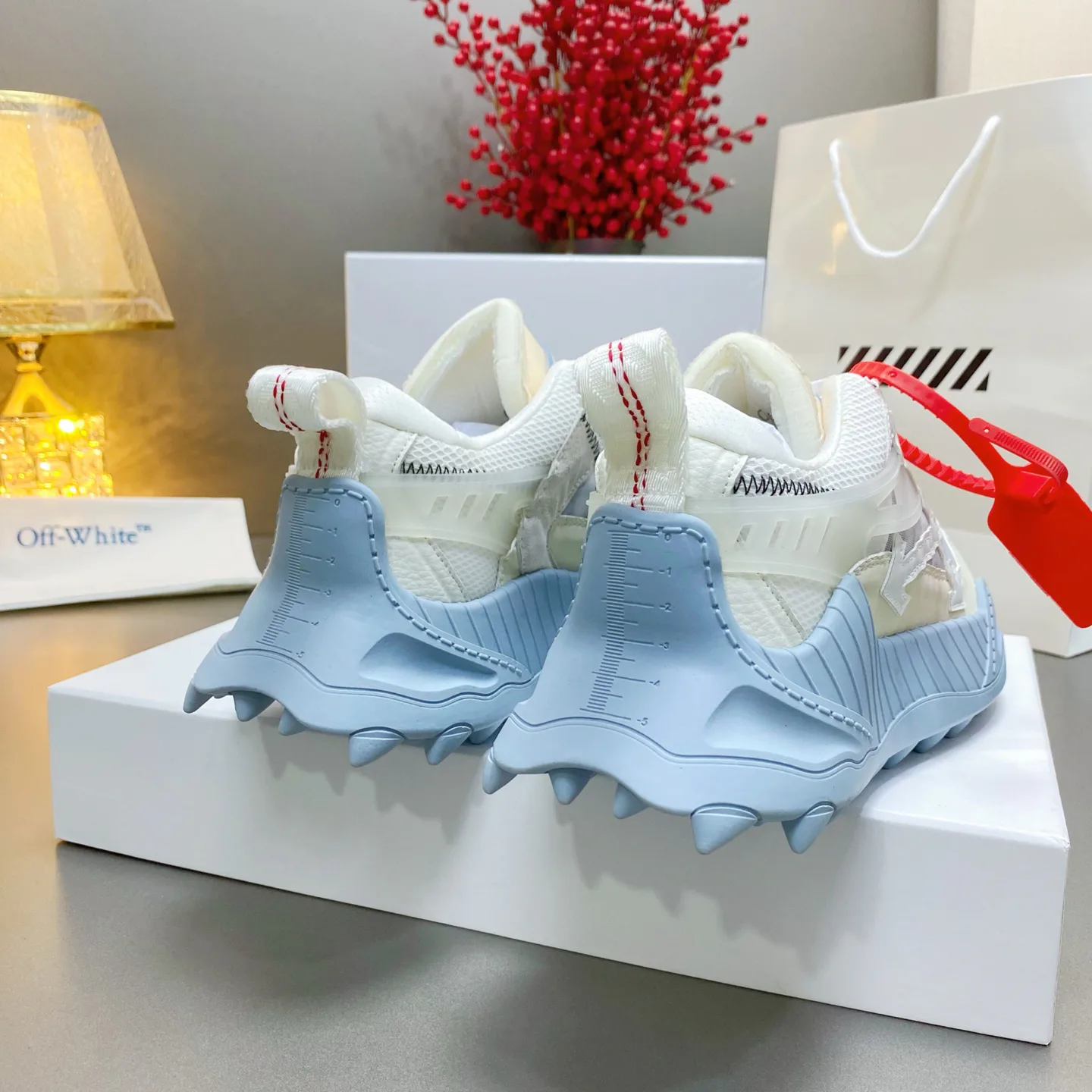 Кроссовки Женские Off-White 17530536