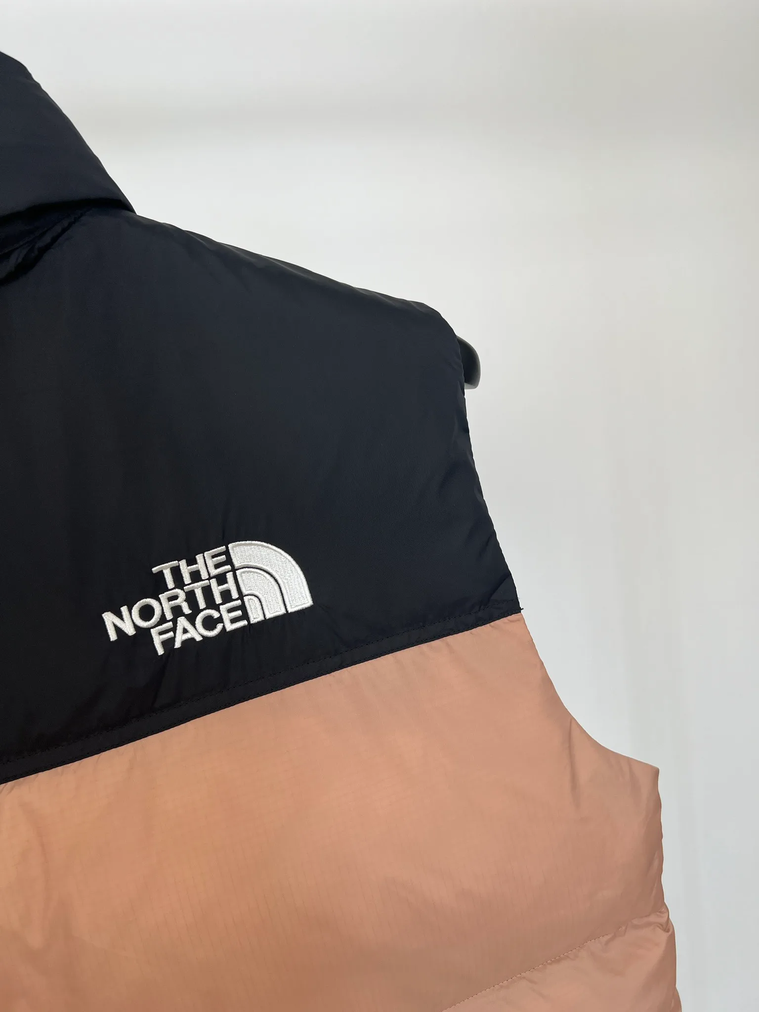 Жилеты Женские The North Face 18416031