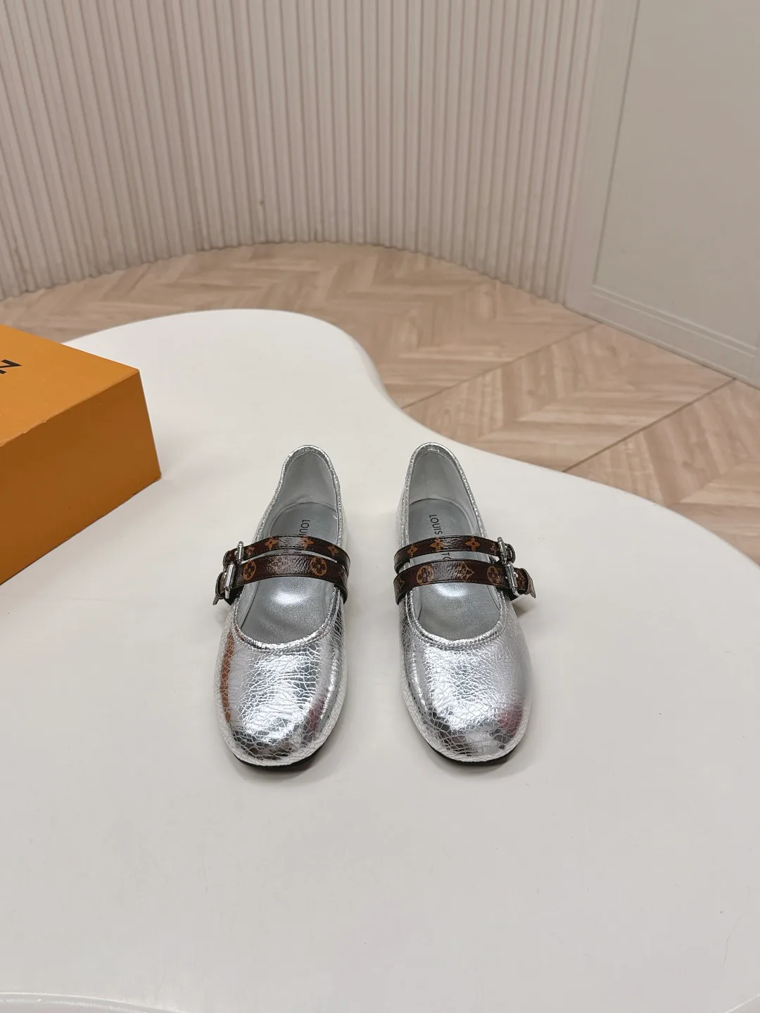 Туфли Женские Louis Vuitton 13553647