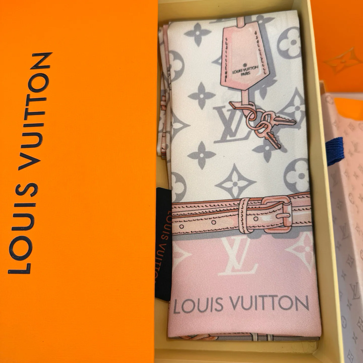 Шарфы Louis Vuitton 23385