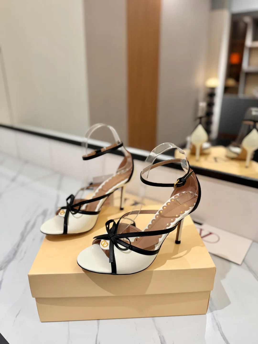 Босоножки Женские Valentino 10026774