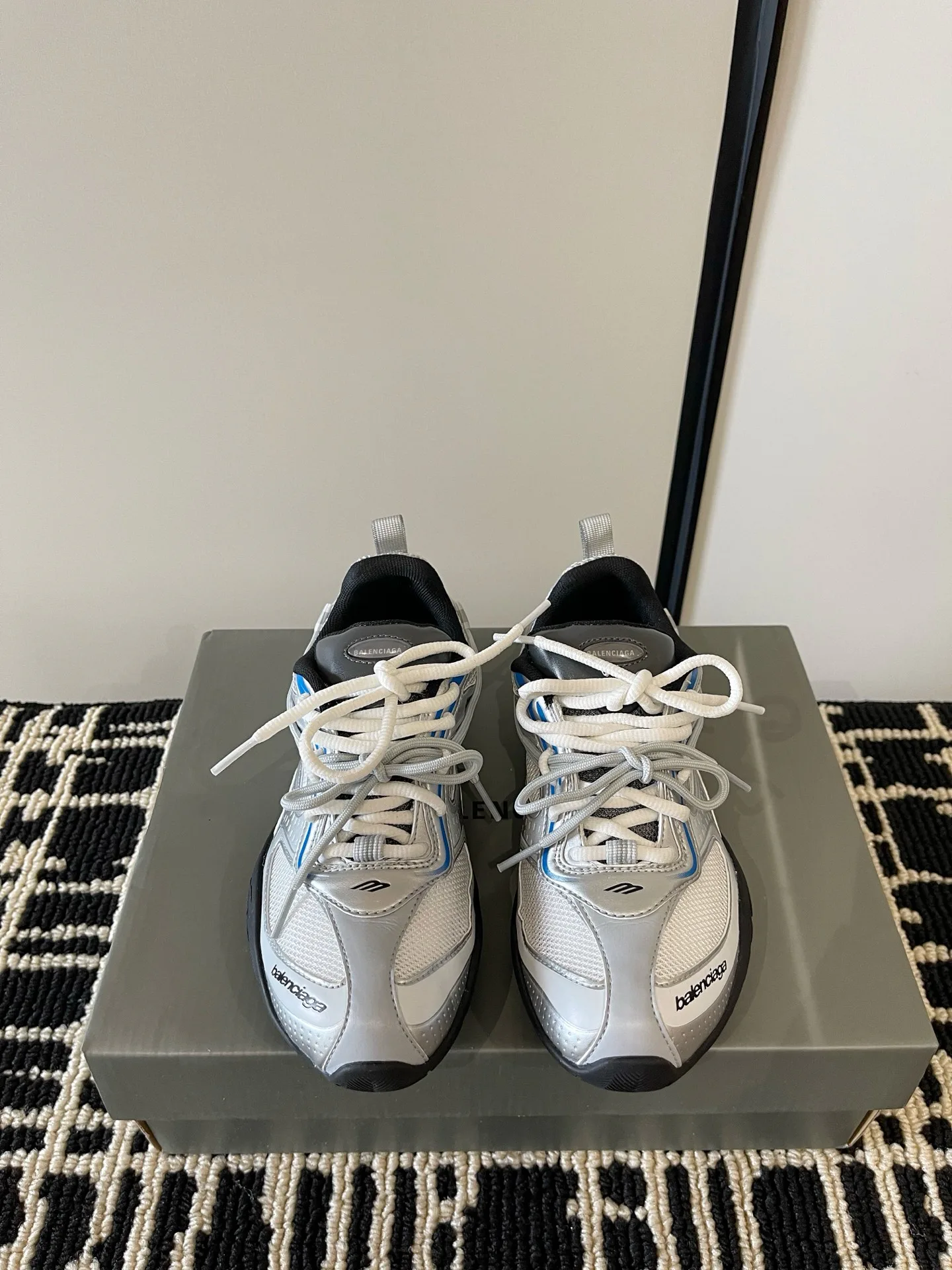 Кроссовки Женские Balenciaga 18386315