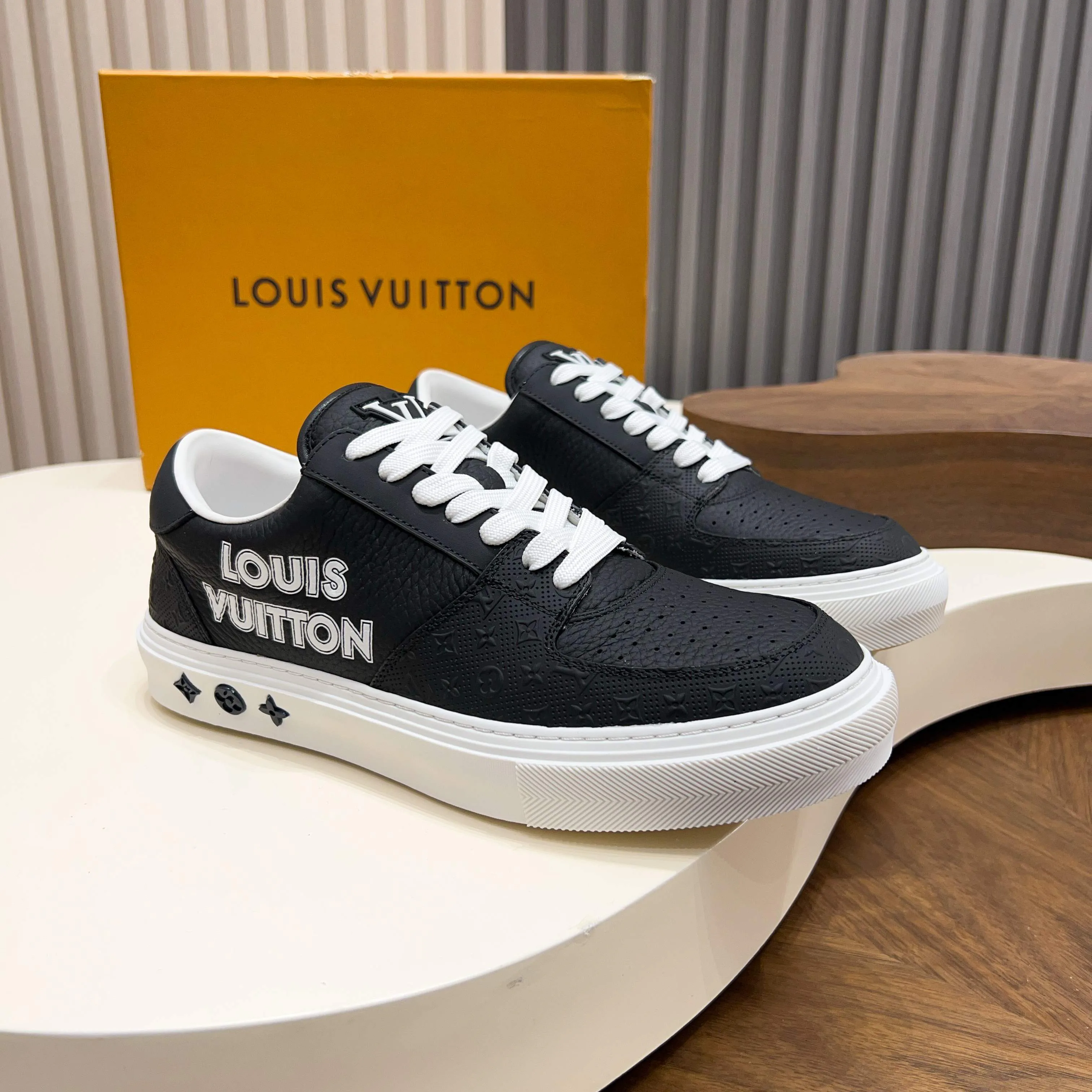 Кроссовки Мужские Louis Vuitton 17921406