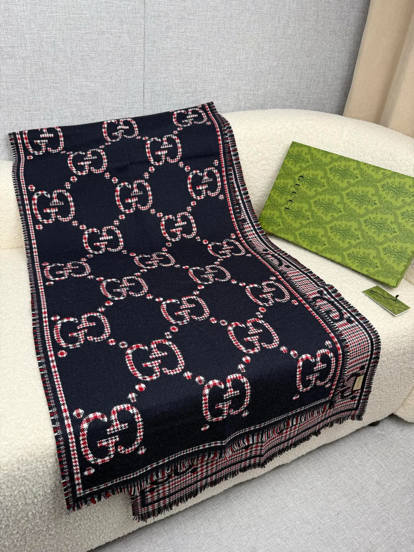 Шарфы Gucci 895104