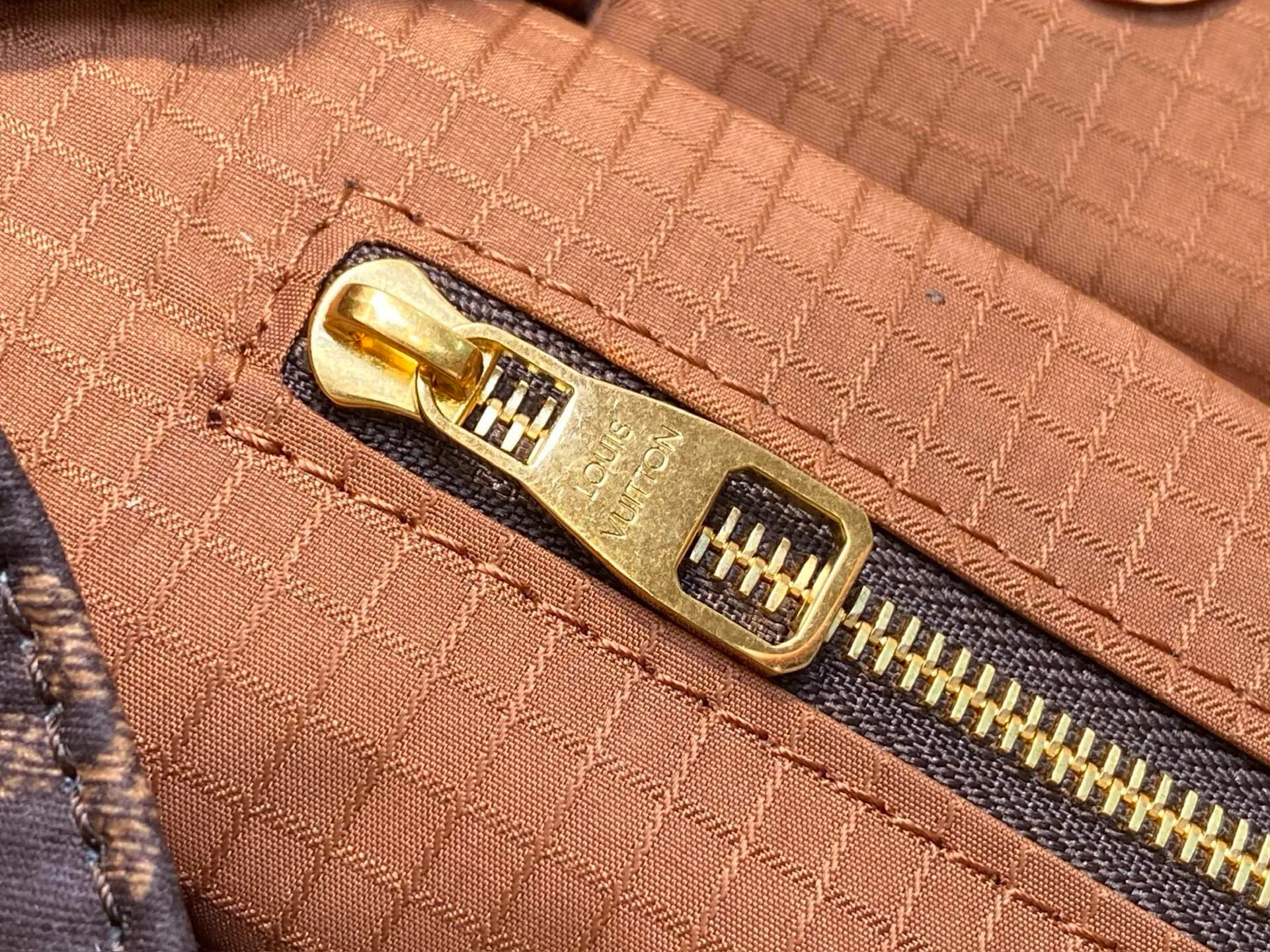 Рюкзаки Женские Louis Vuitton 18240340