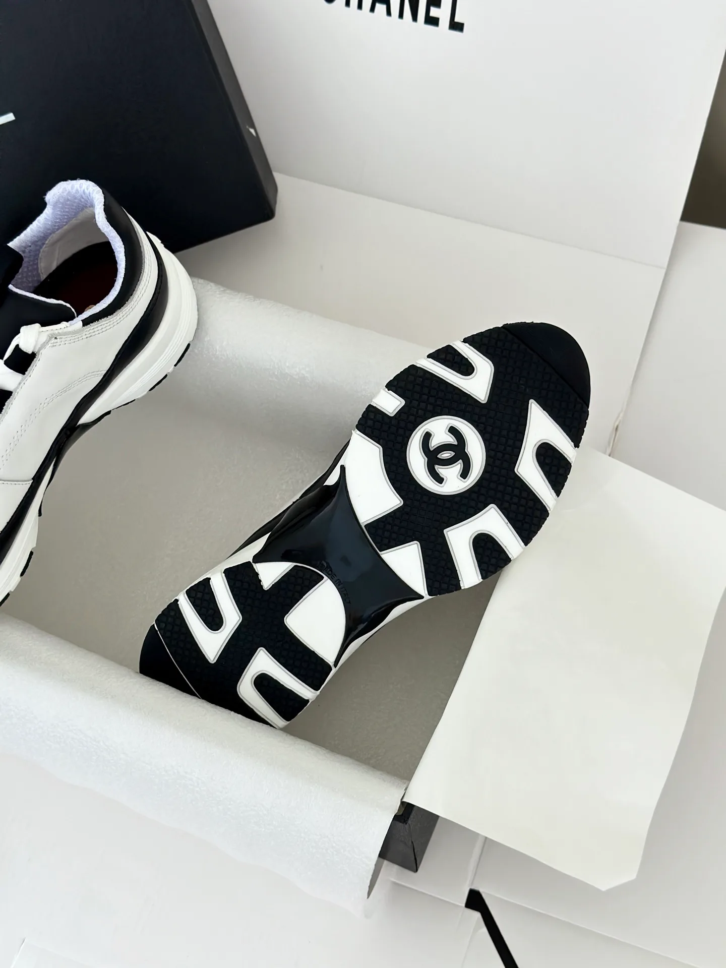 Кроссовки Женские Chanel 18764949