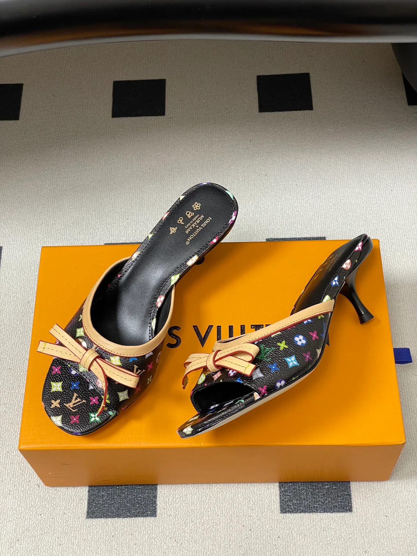 Босоножки Женские Louis Vuitton 11409849