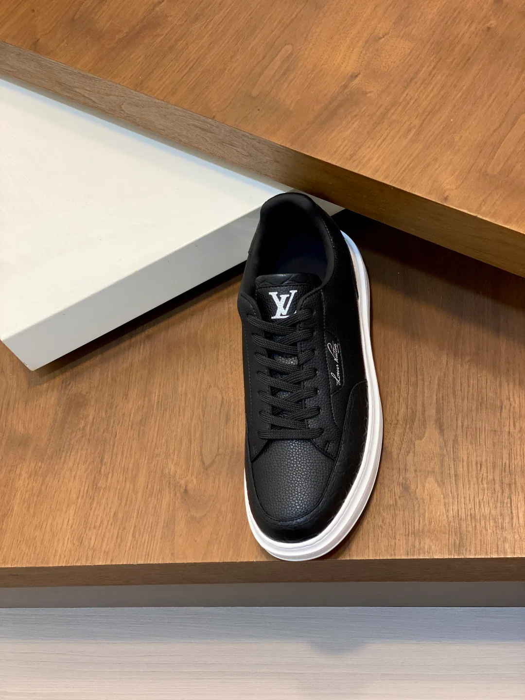 Кроссовки Мужские Louis Vuitton 18555434