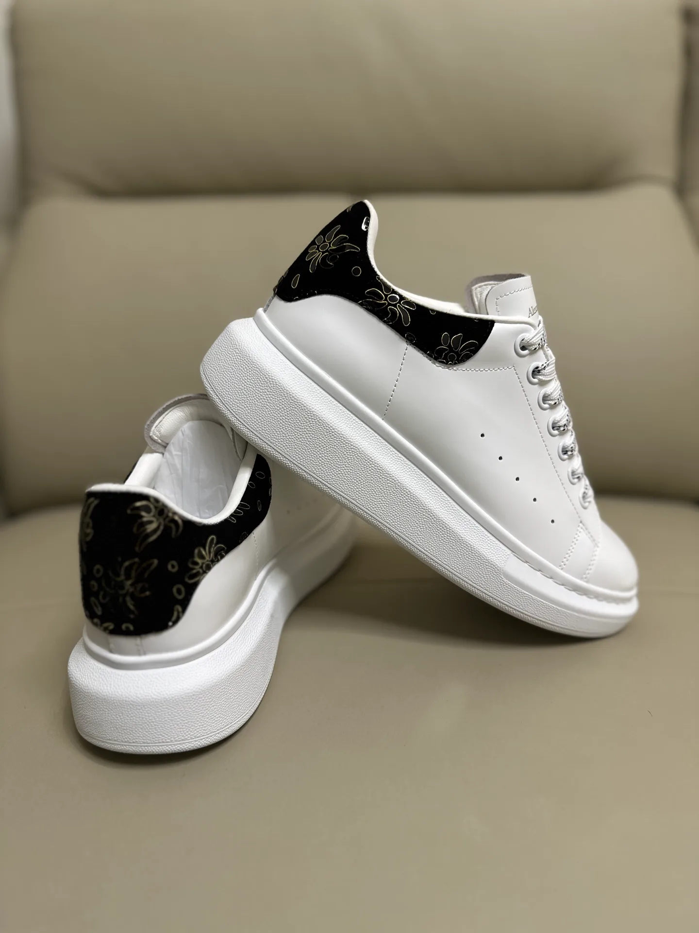 Кроссовки Женские Alexander Mcqueen 18616713