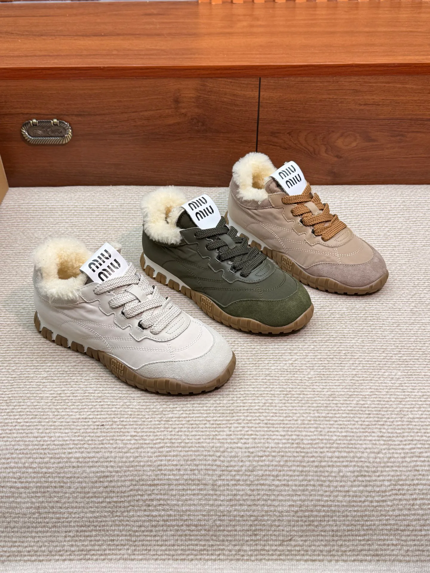 Кроссовки Женские Miu Miu 18223948