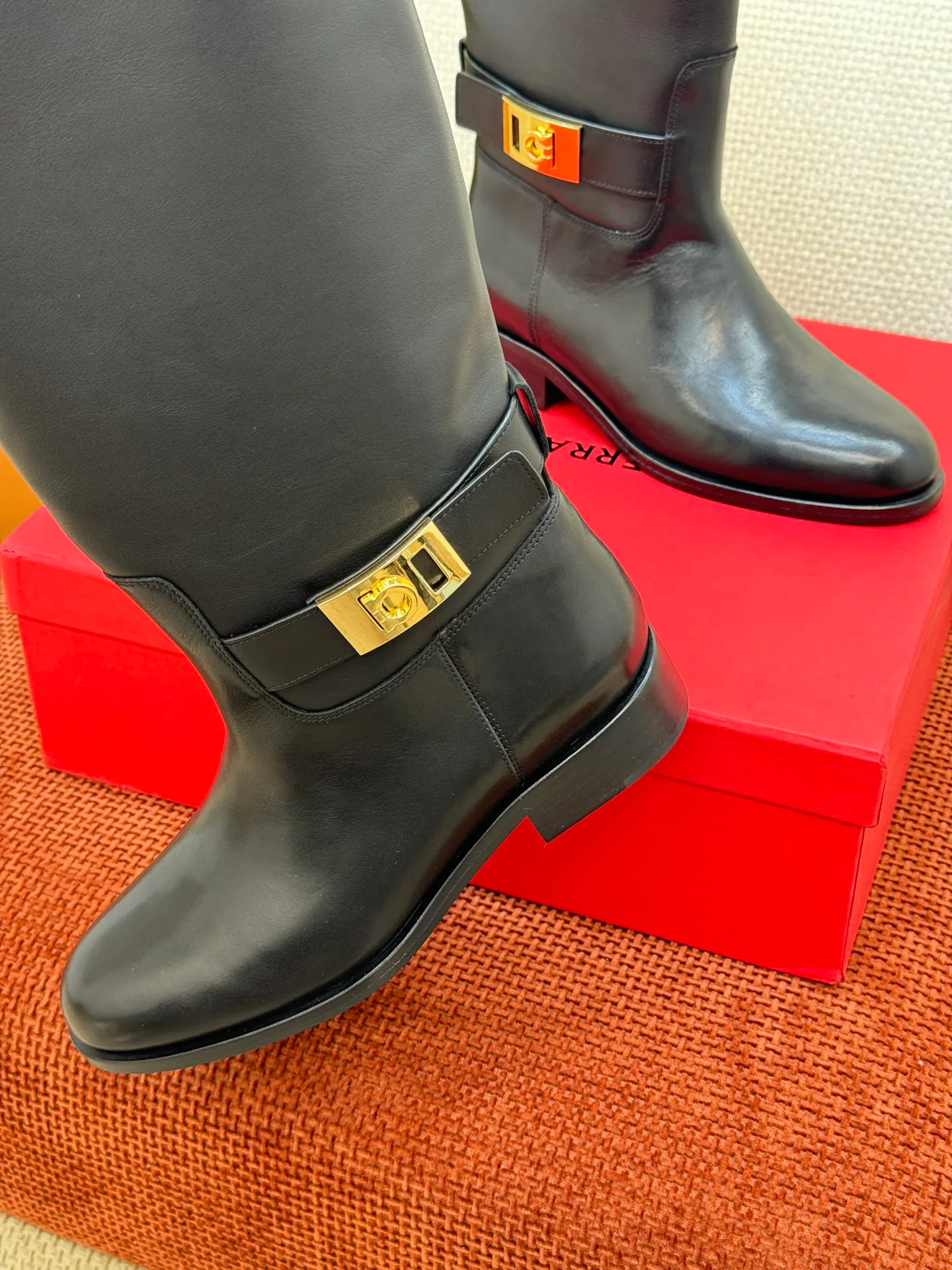 Сапоги Женские Salvatore Ferragamo 18341975