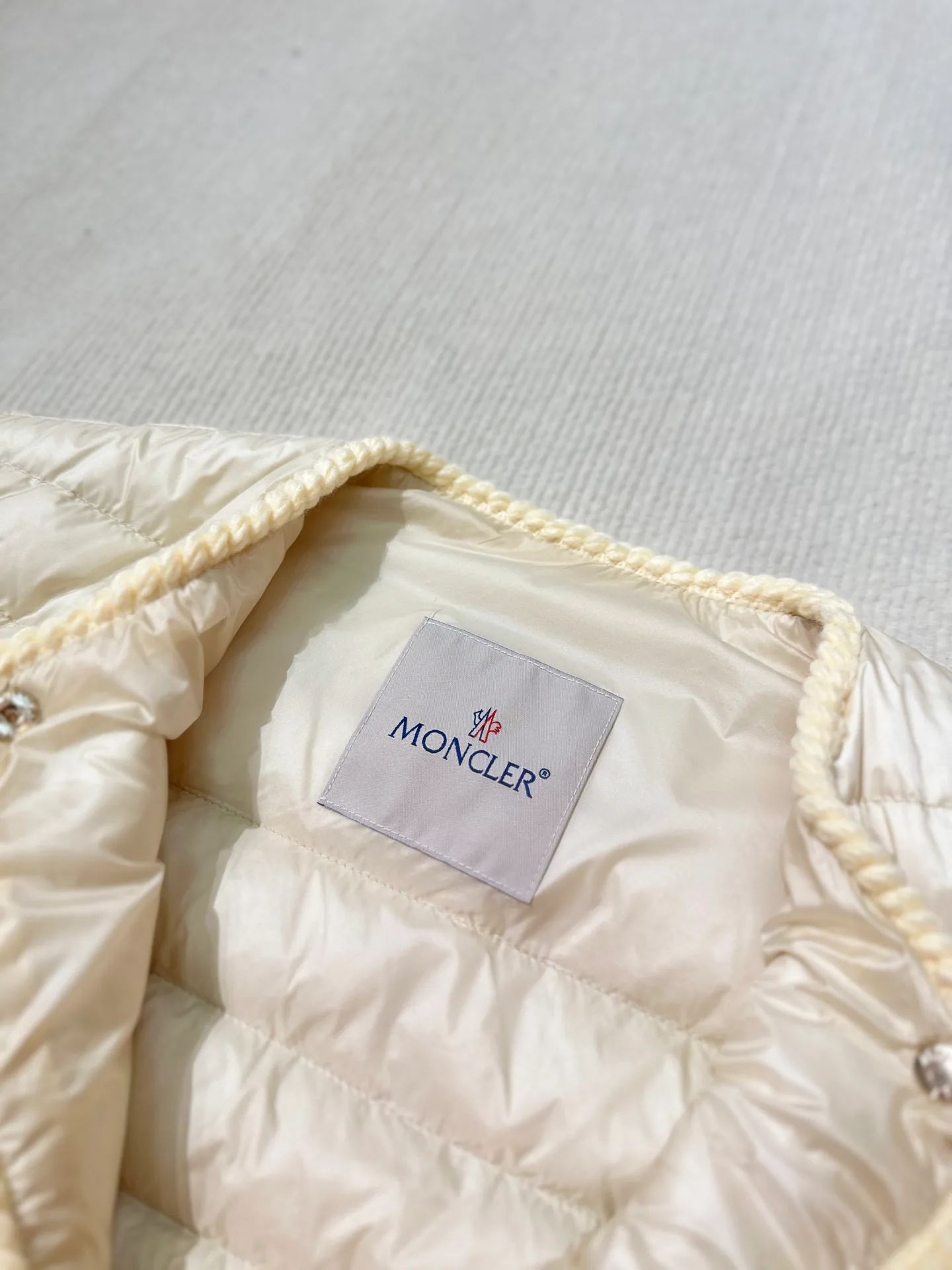 Куртки И Пуховики Женские Moncler 18710179