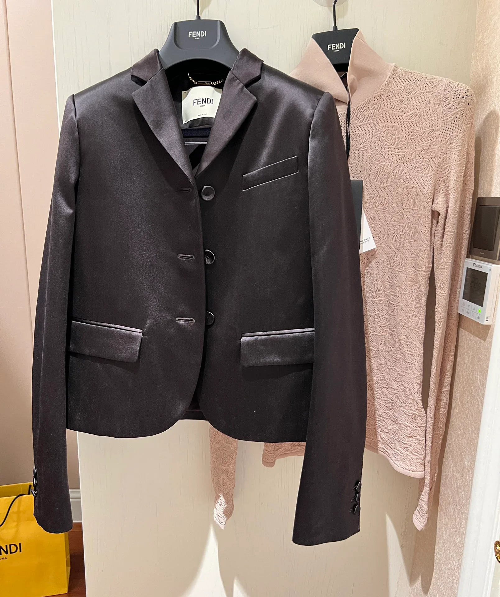 Кожаные Куртки И Дублёнки Женские Fendi 26706