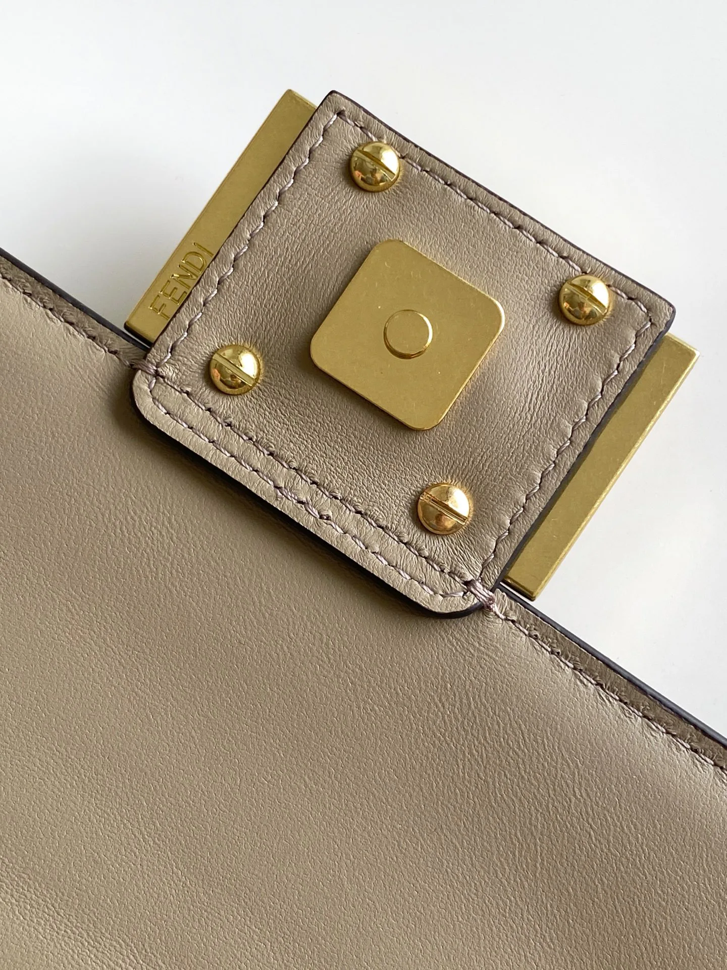 Сумки На Ремне Женские Fendi 13234570