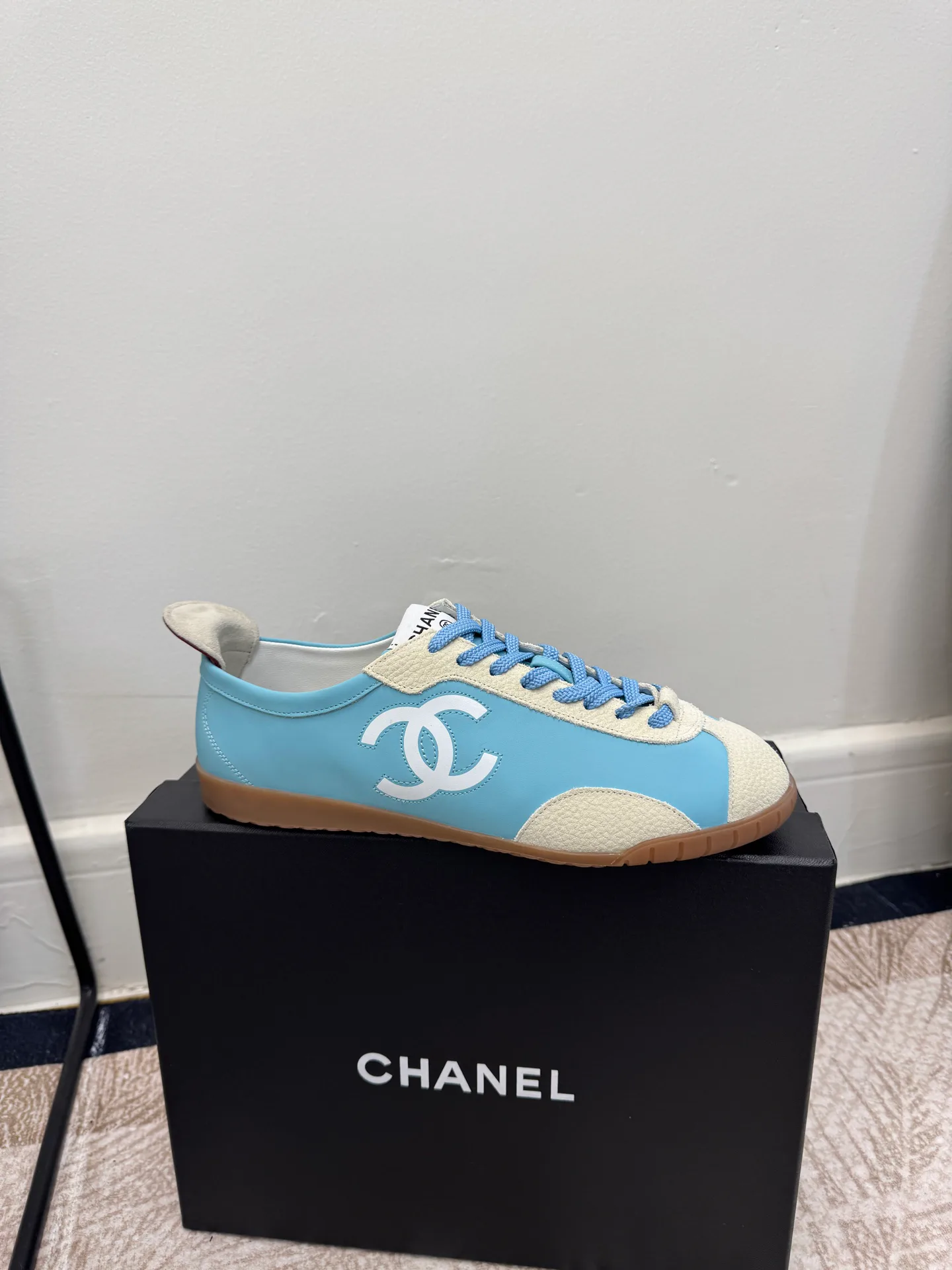 Кроссовки Женские Chanel 18935691