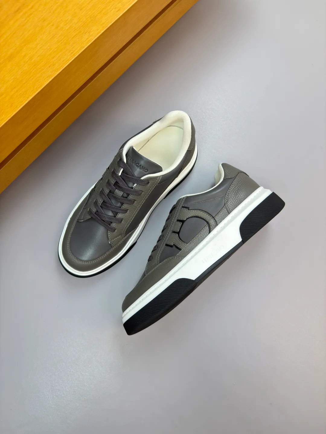 Кроссовки Женские Salvatore Ferragamo 11874845