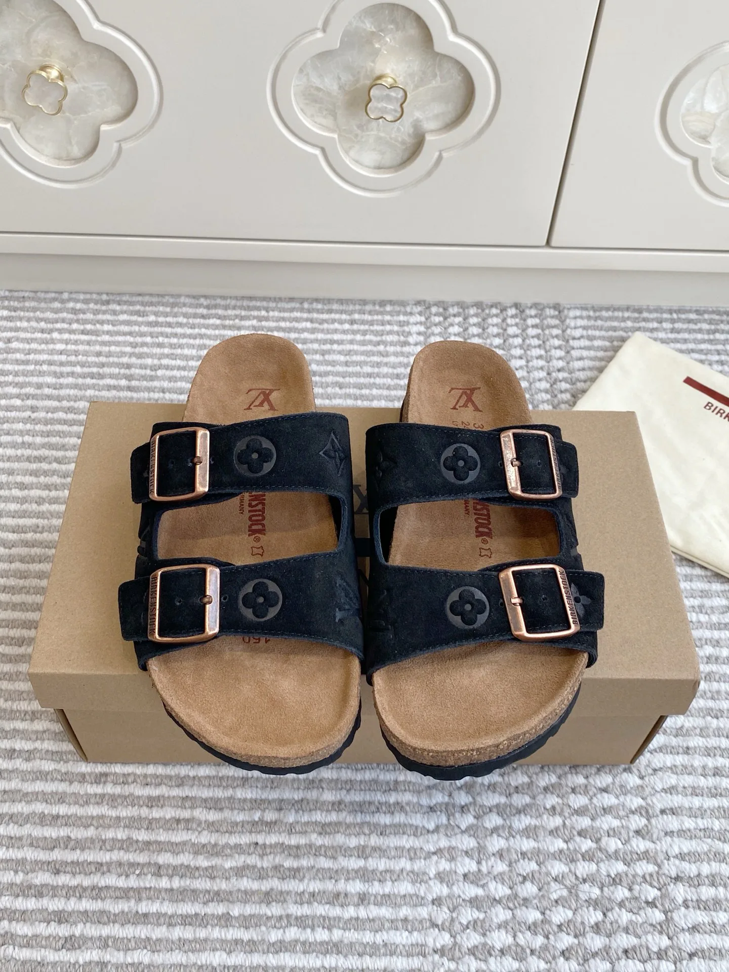 Шлепанцы Женские Louis Vuitton 11599279