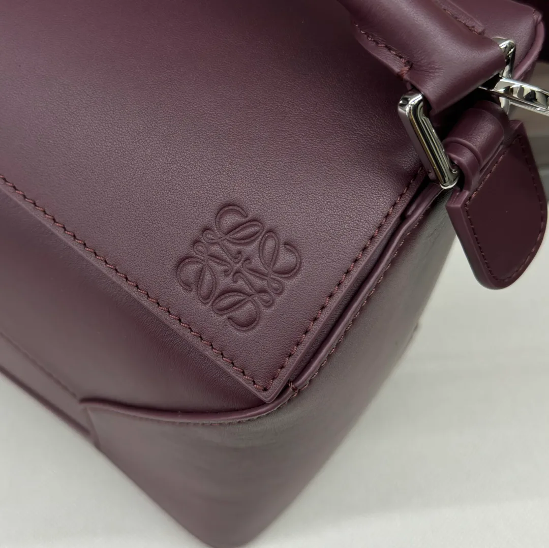 Классические Сумки Женские Loewe 18030362