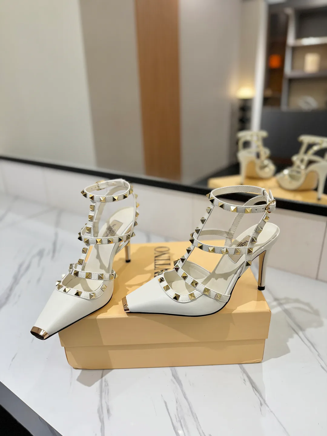 Босоножки Женские Valentino 17366646