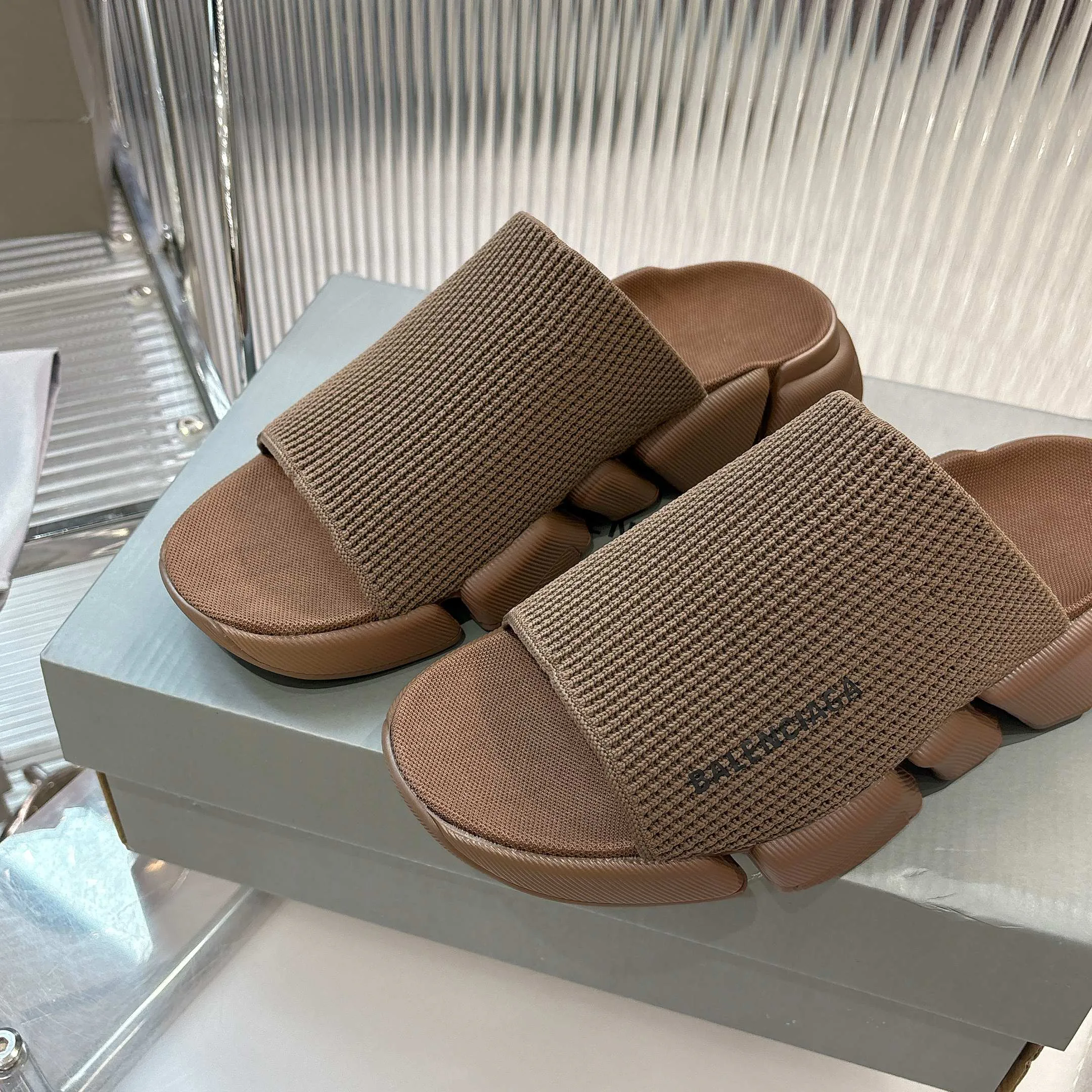Шлепанцы Женские Balenciaga 17182654