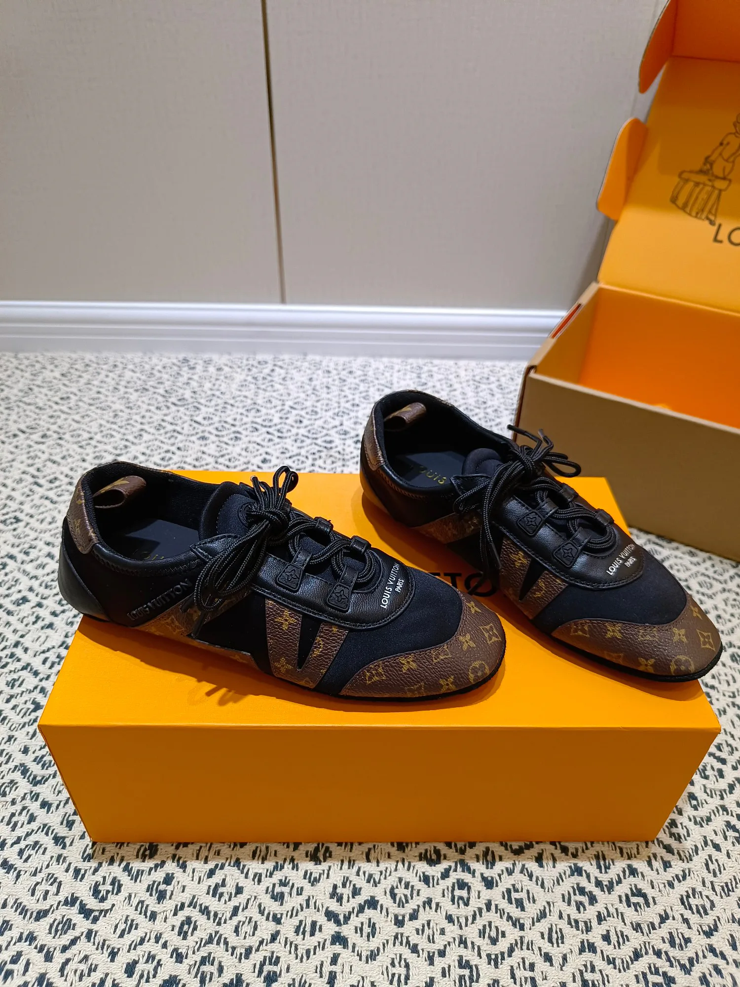 Кроссовки Женские Louis Vuitton 48759