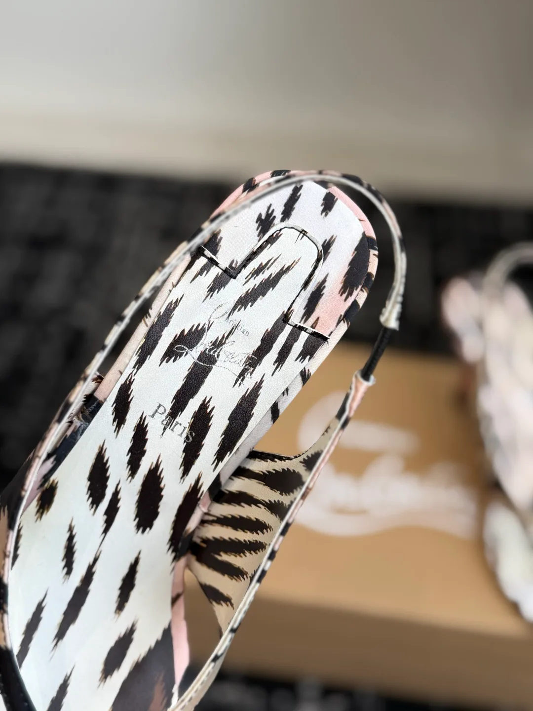 Босоножки Женские Christian Louboutin 18843459