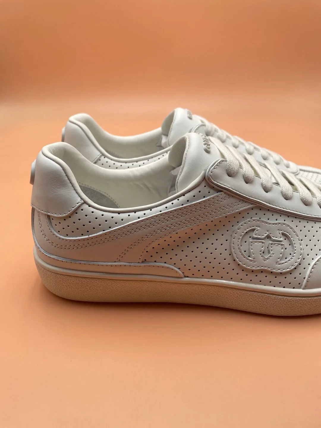 Кроссовки Женские Gucci 17620516