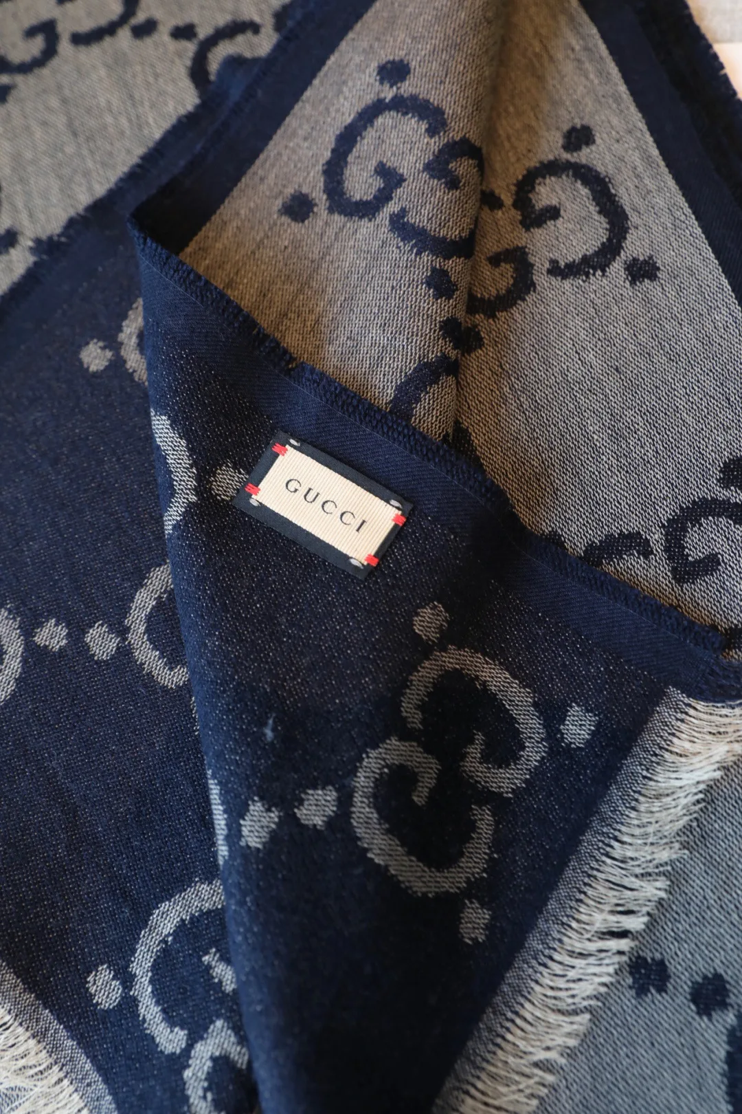 Шарфы Gucci 18265993